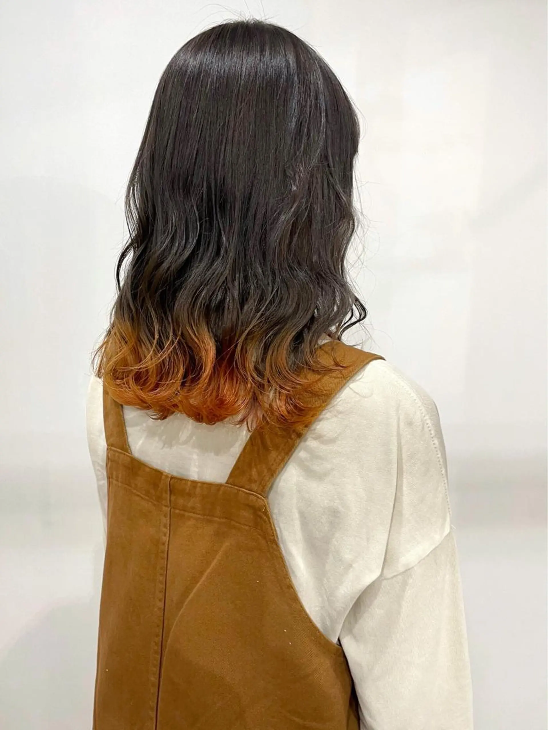 カラー white.梅田 デザインカラー🦄のヘアスタイル