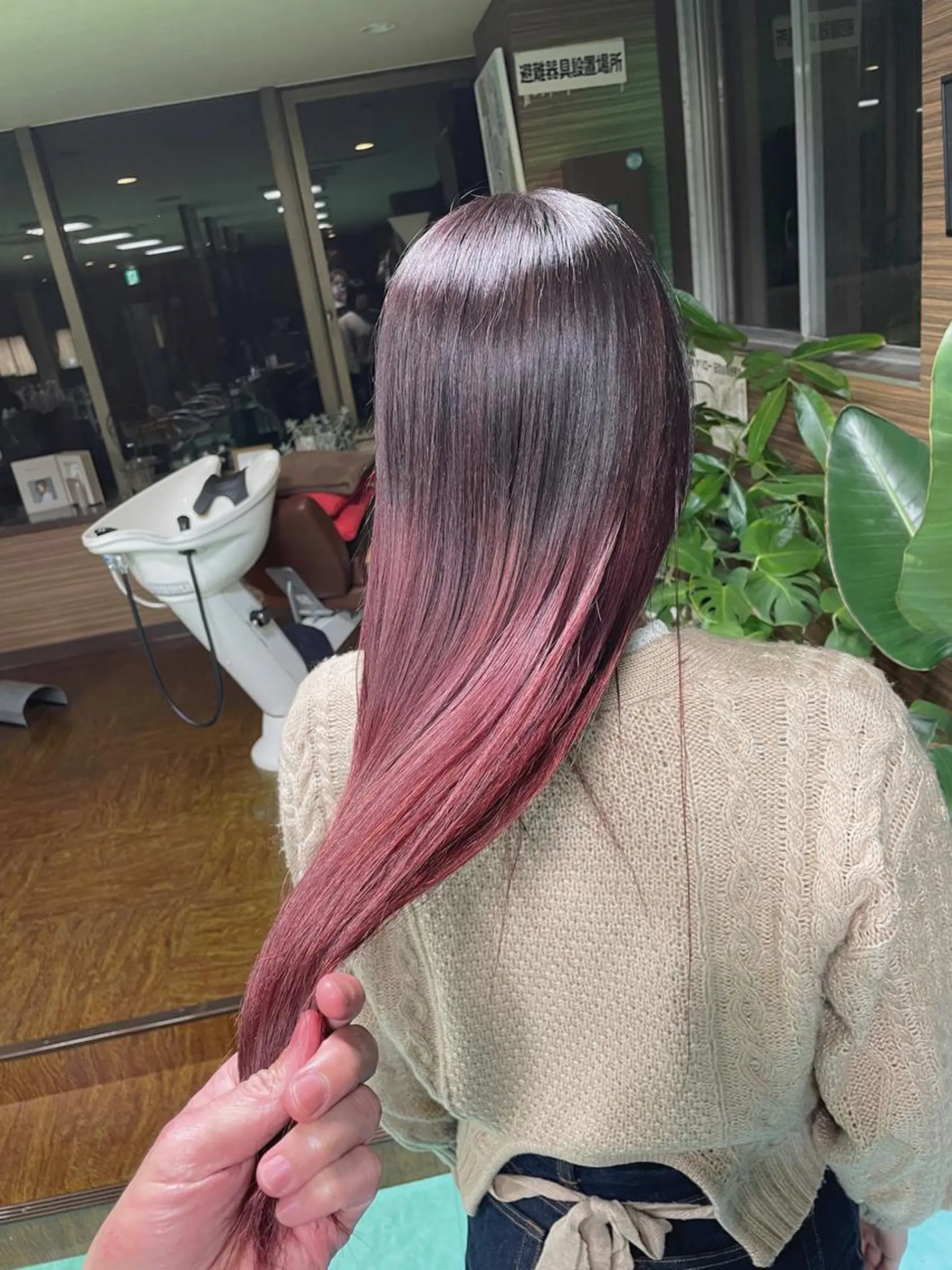 ロング カラー バレイヤージュ グラデーションカラー ピンクカラー レイヤーカット ヘアカラー 土居 正季のヘアスタイル