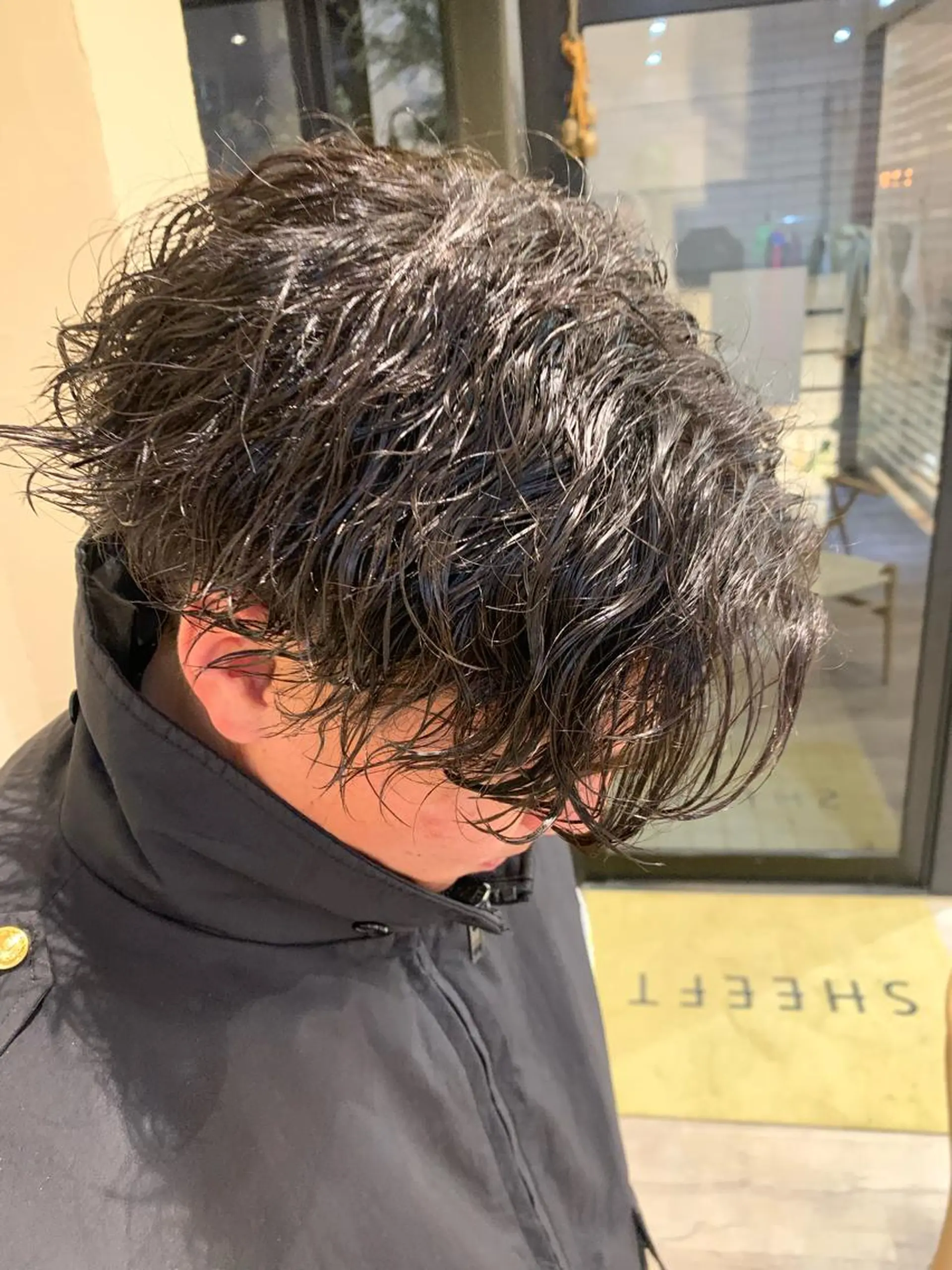 ミディアム パーマ メンズ センターパート 波巻きパーマ 【豊橋】似合せカット SHEEFTタイガのヘアスタイル