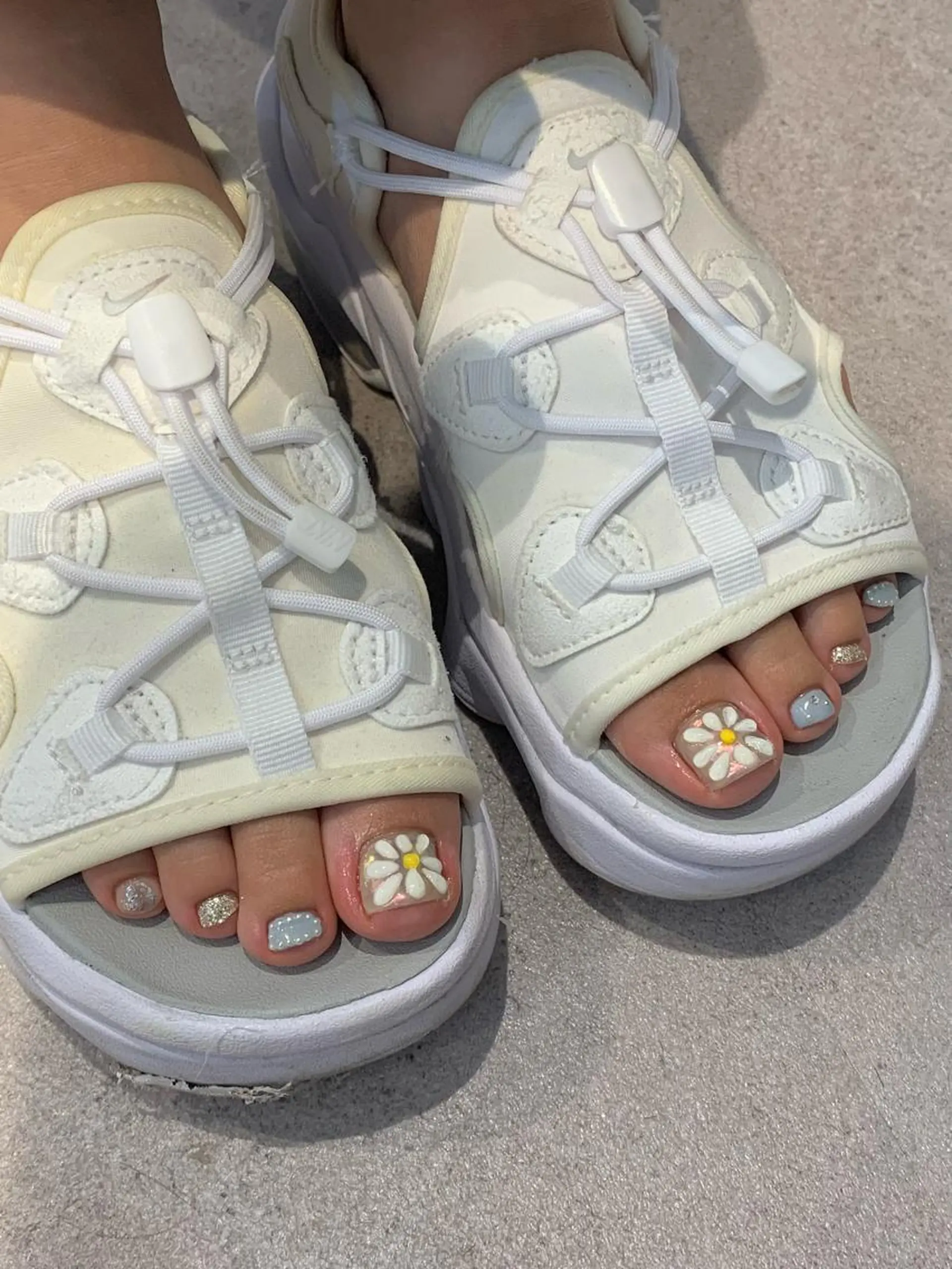 ネイル フットネイル マキノ ユイのネイルデザイン