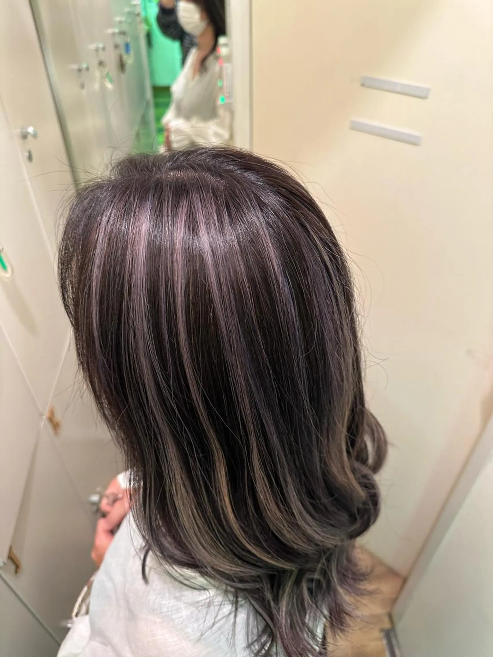 カラー エクステ/ハイトーン /レイヤーカットのヘアスタイル