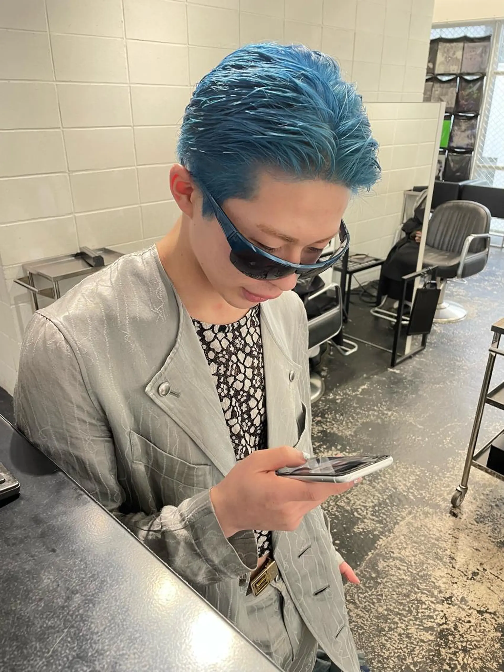 ショート カラー パーマ ヘアアレンジ メンズ キッズ ネイル マツエク・マツパ アイブロウ メンズブリーチ ブリーチ ブルーカラー ブルー クリアネイル カット ヘアカラー トリートメント 艶ハイトーン/ヘア アレンジAYAKAのヘアスタイル