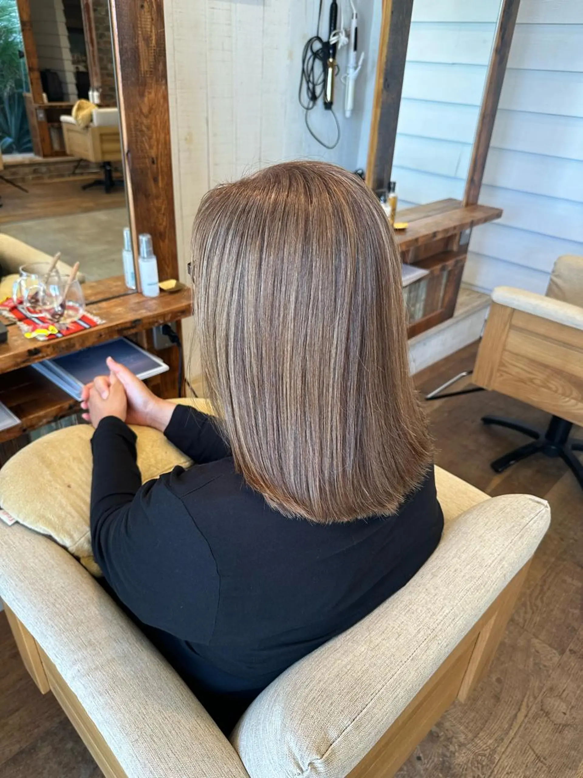 セミロング カット ヘアカラー 逗子葉山 ナオイカイラのヘアスタイル