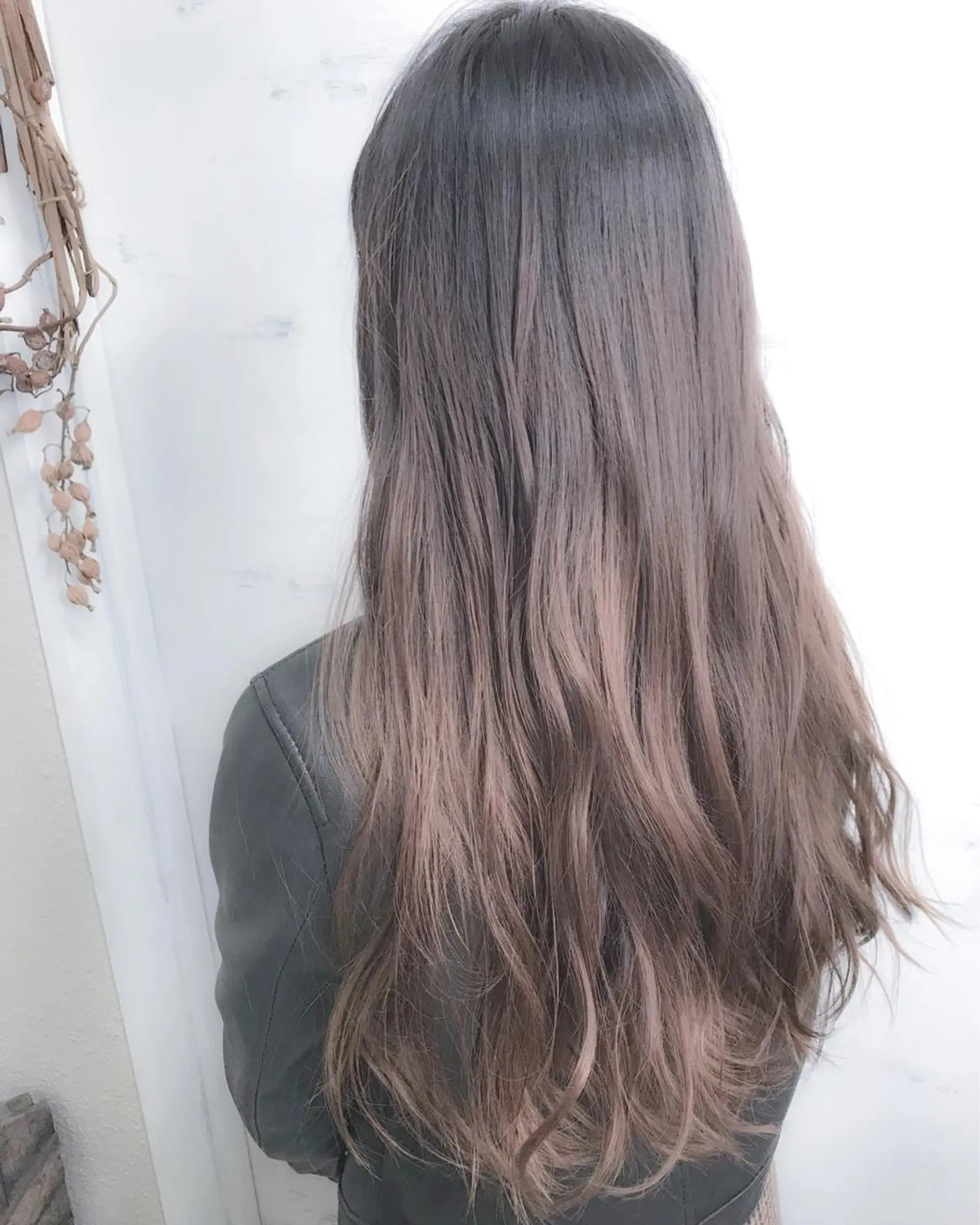 ロング カラー ベージュカラー グラデーションカラー ミルクティーベージュ BOX mico.のヘアスタイル