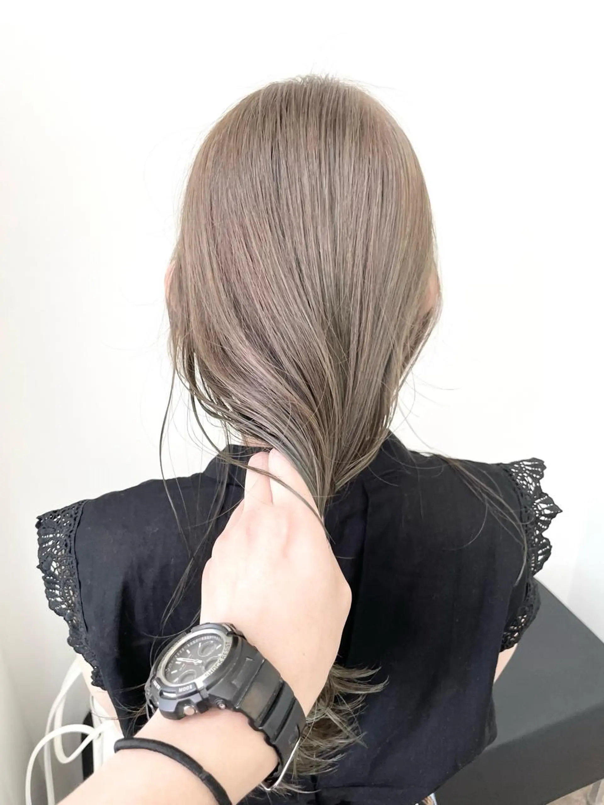 ロング カラー グレージュ オリーブグレージュ オリーブグレー カット ヘアカラー トリートメント ヘッドスパ ダメージレスブリーチ HIROSHIのヘアスタイル
