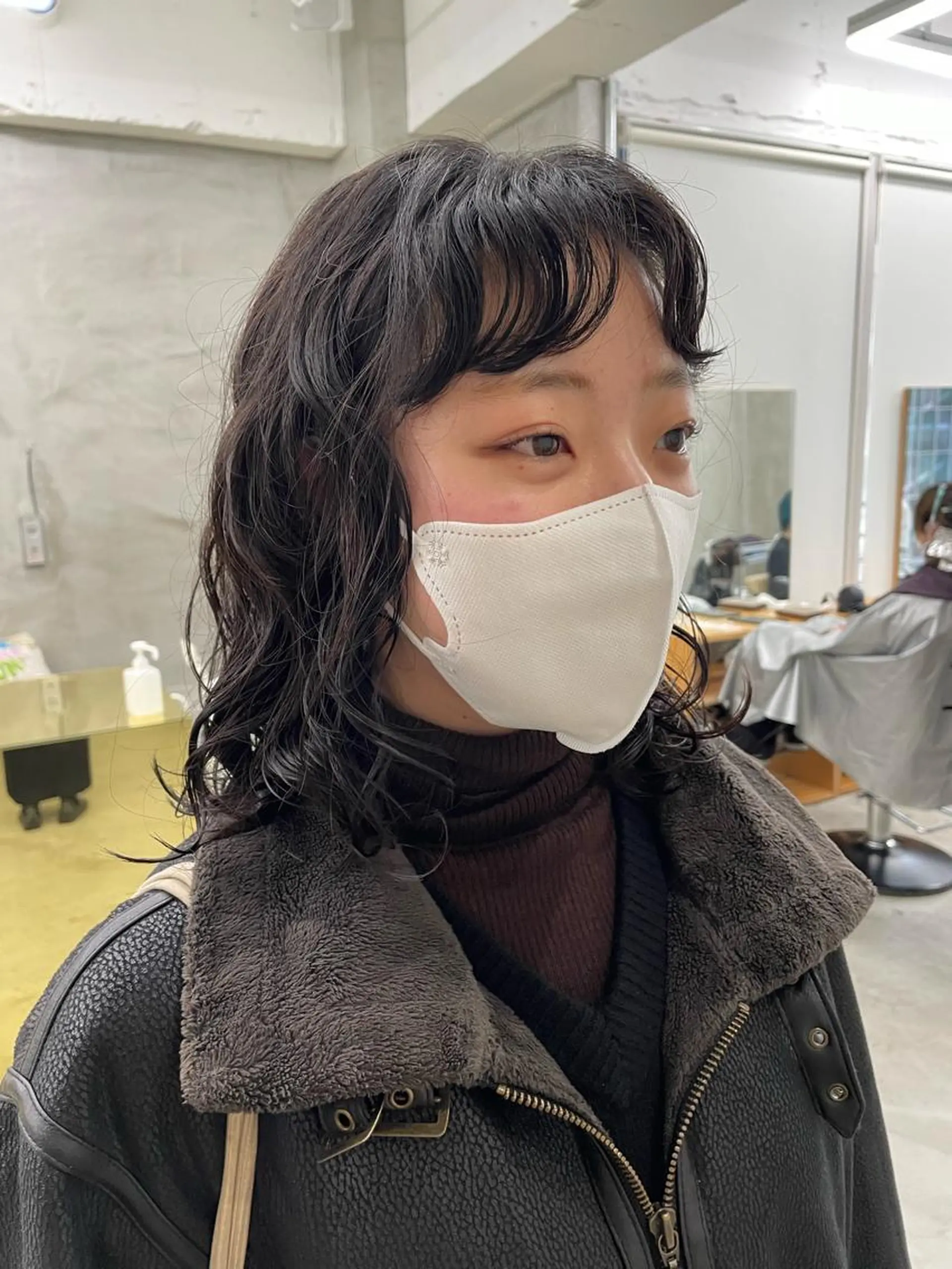 ミディアム カラー パーマ ヘアアレンジ メンズ ミディアムパーマ メンズバレイヤージュ メンズブリーチ センターパート フェードカット ハイトーン/レイヤー 🌸さくらのヘアスタイル