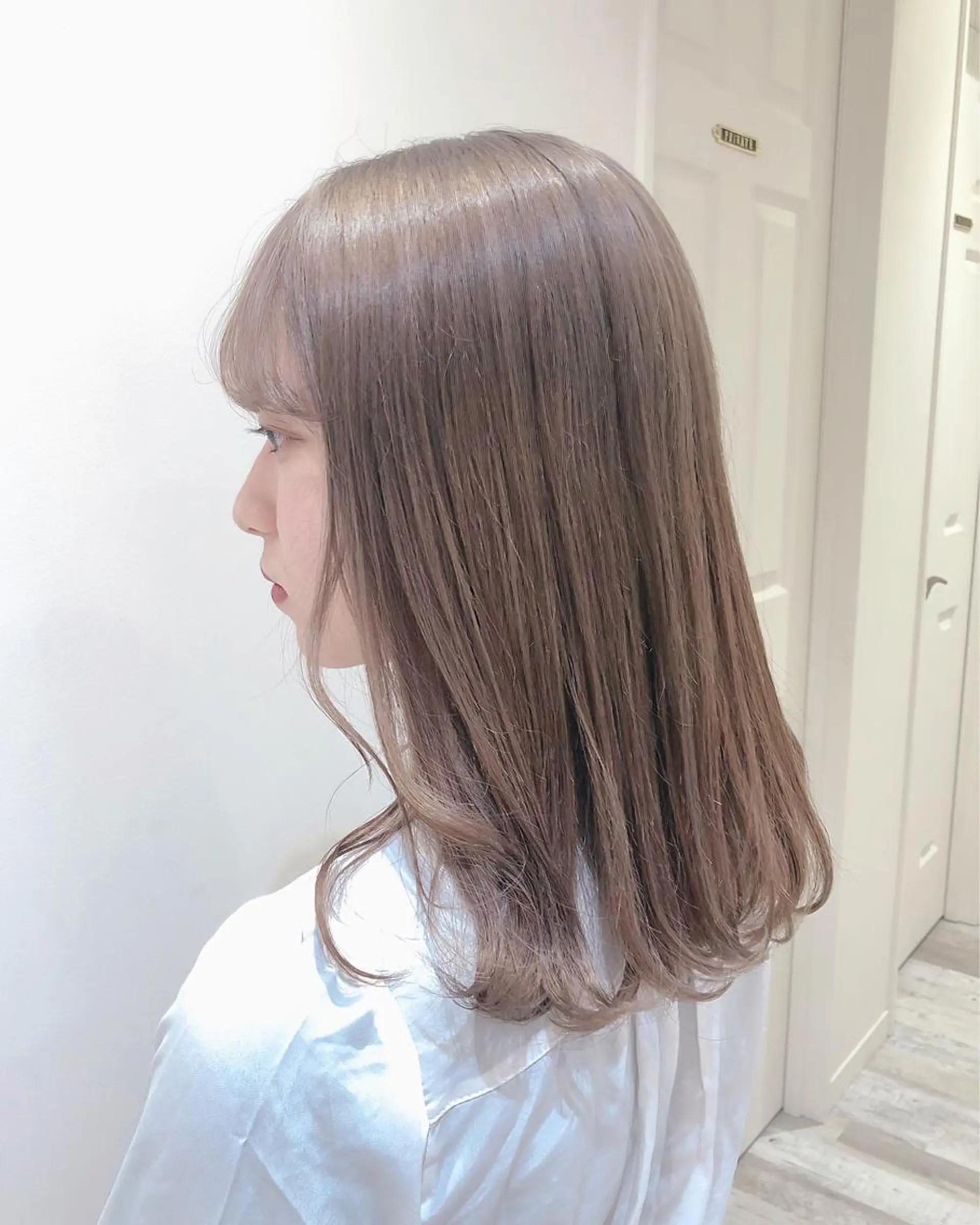 セミロング カラー ブリーチ HAUS 片山みほのヘアスタイル