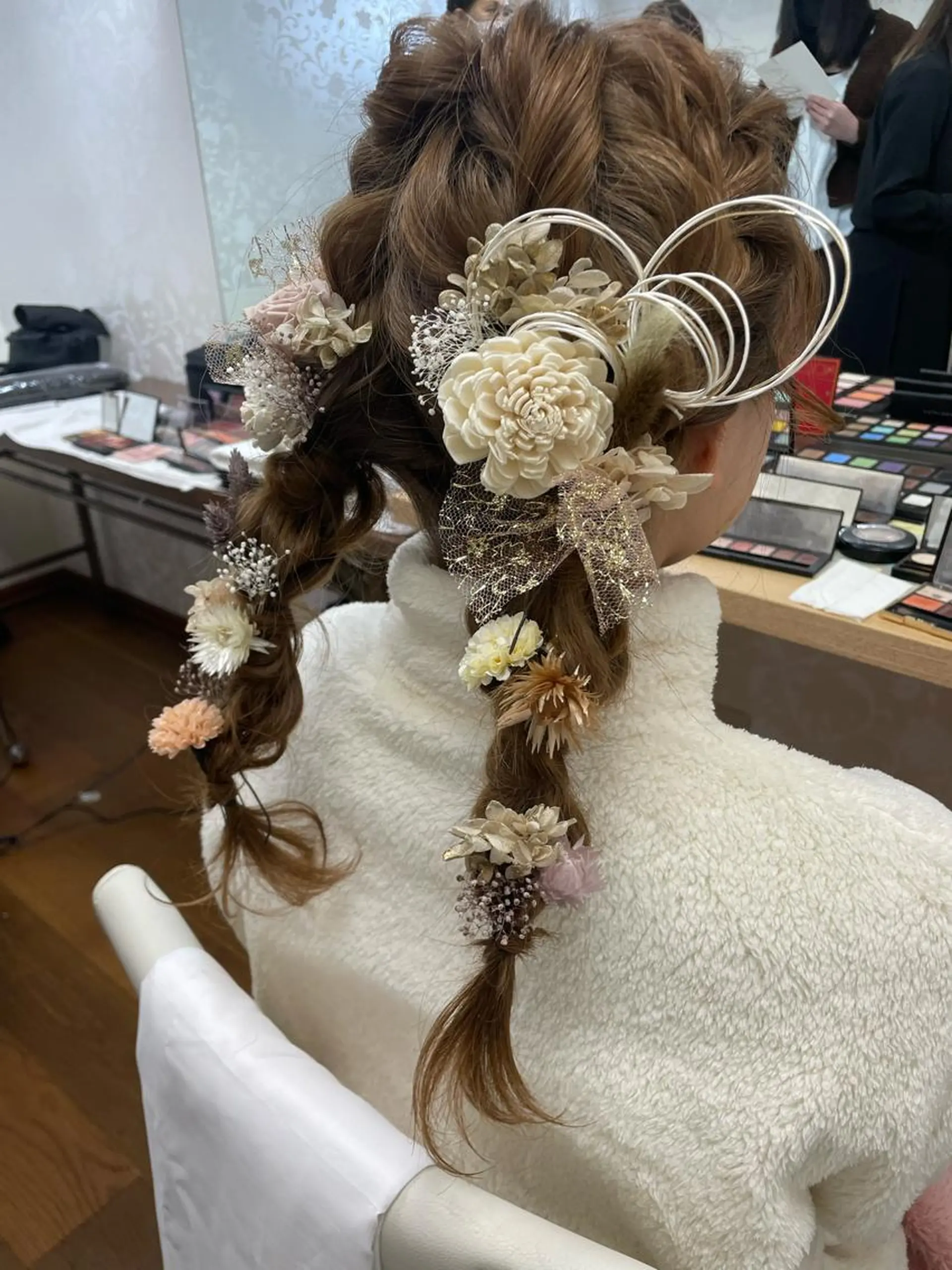 セミロング ヘアアレンジ 大人girly🛋️ 🤍yukakoのヘアスタイル