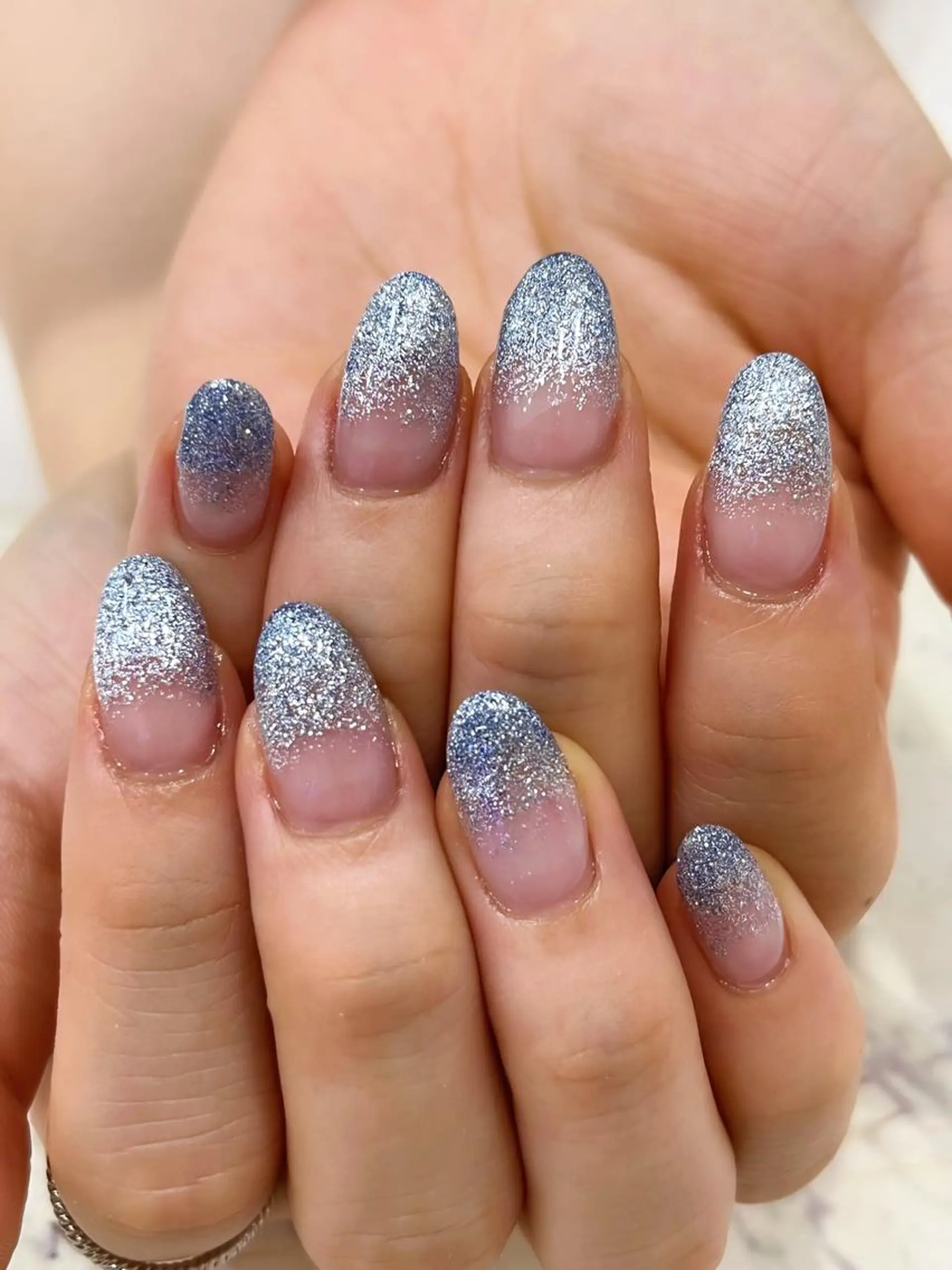 ネイル ジェルネイル グラデーション ラメ(グリッター) ラメグラデーション オフィスネイル Risa ネイルサロンKOTOのネイルデザイン