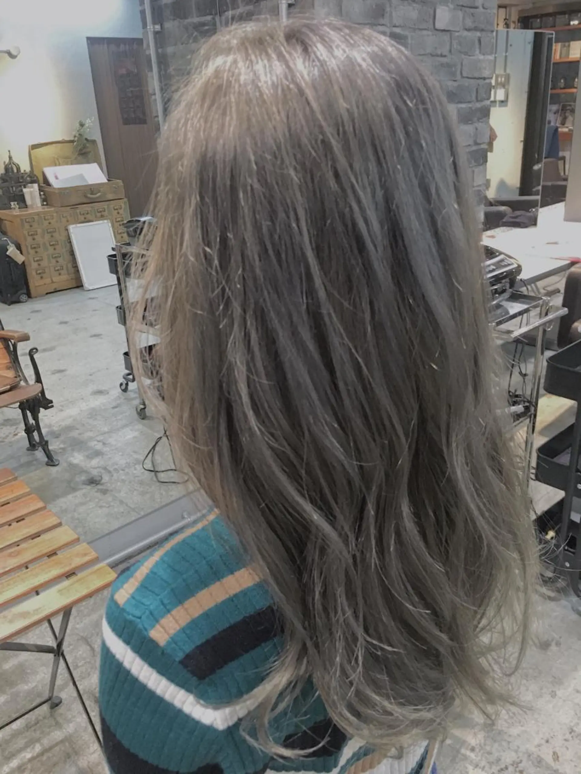 ロング カラー パーマ アッシュ ブリーチ ホワイトアッシュ 代表 中島貴志のヘアスタイル