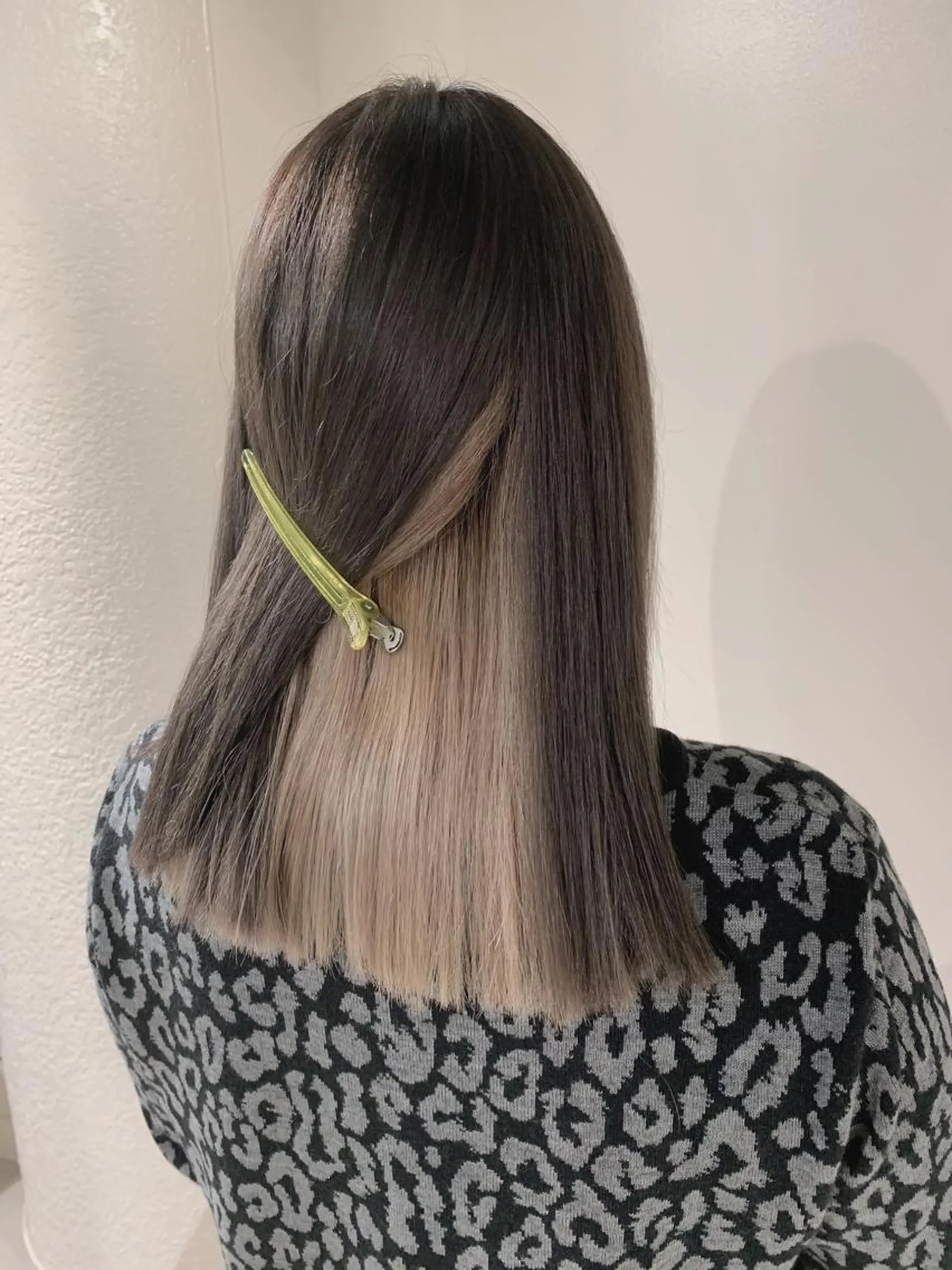 ミディアム カラー ヘアカラー ムラ修正.ホワイト エクステ🤍アミルのヘアスタイル