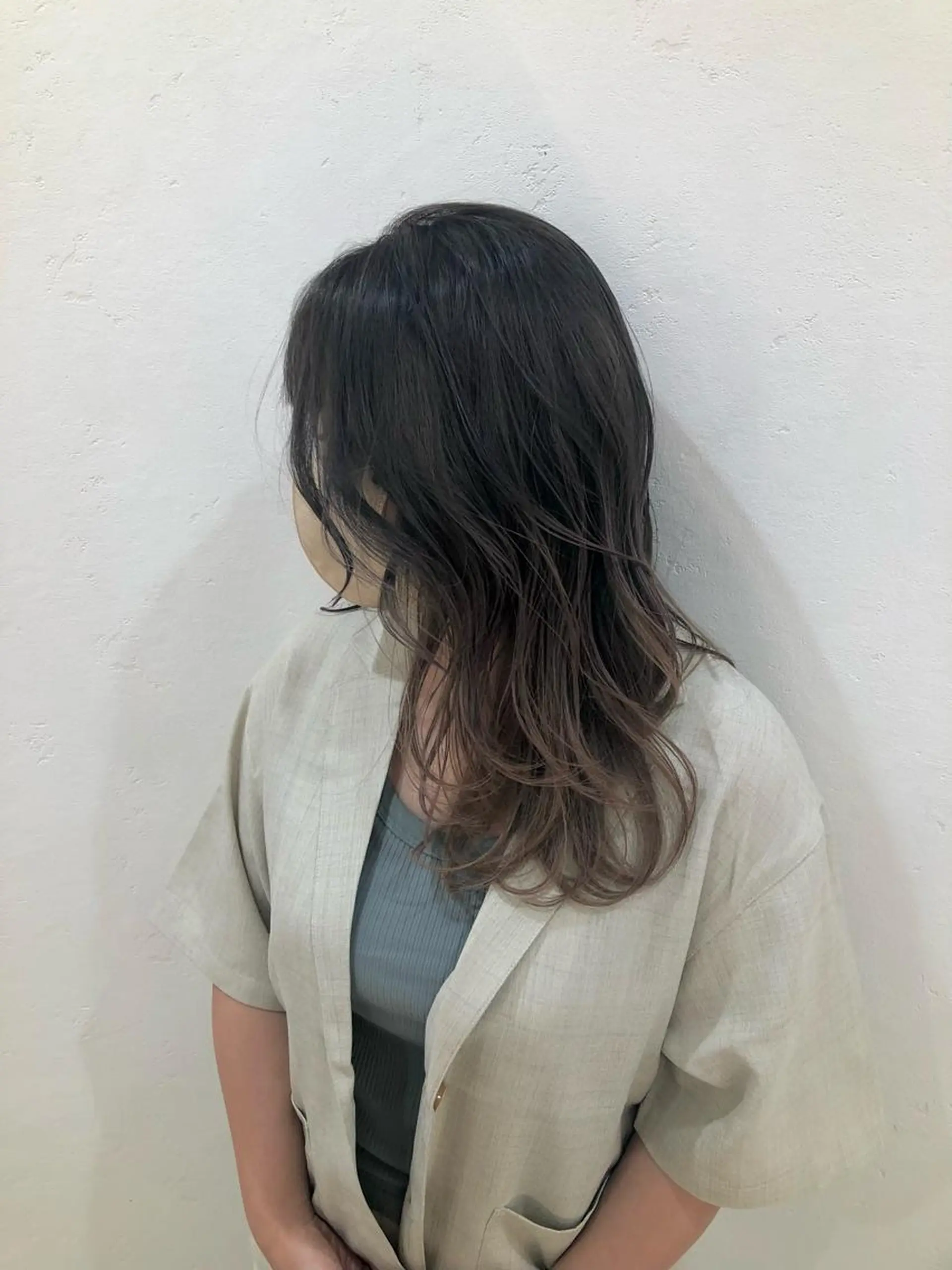 セミロング カラー バレイヤージュ ブリーチ グラデーションカラー レイヤーカット ニュアンスカラー🫧 加納のヘアスタイル