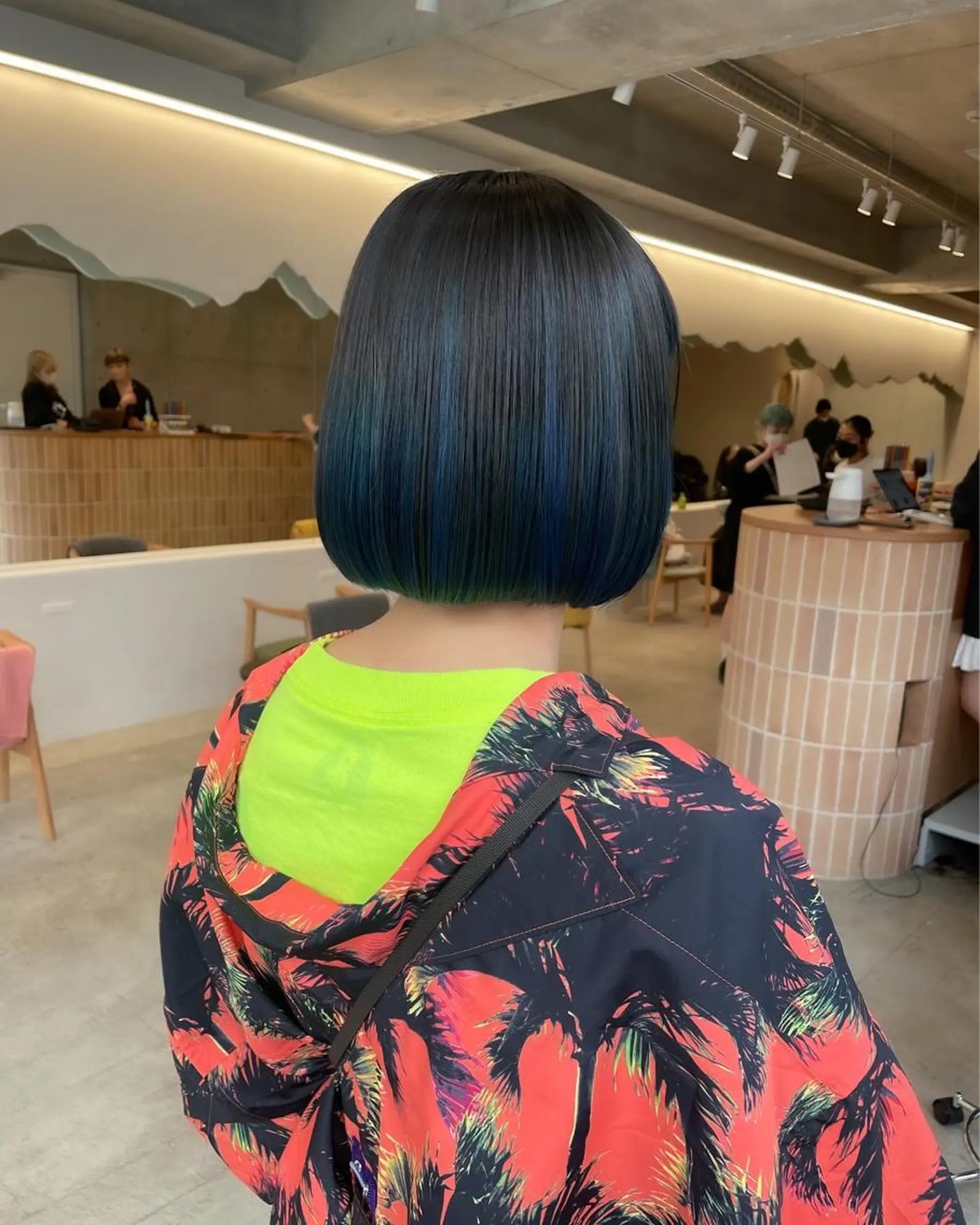 ショート カラー ヘアアレンジ ミニボブ/ブリーチ 🌈MISATOのヘアスタイル