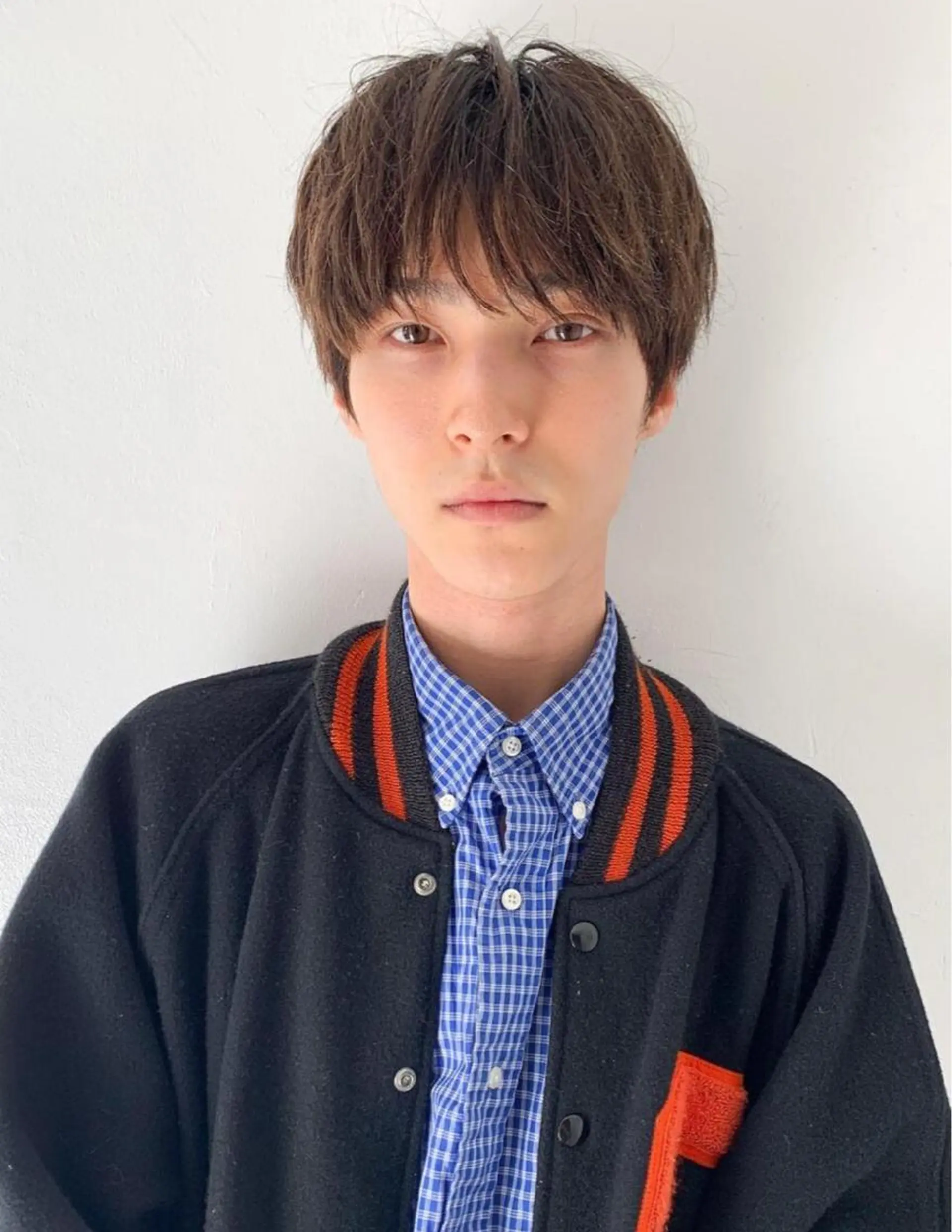 ショート カラー パーマ メンズ メンズバレイヤージュ メンズブリーチ センターパート フェードカット メンズハイライト カット トリートメント スパイラルパーマ 🌐hina⭐️のヘアスタイル