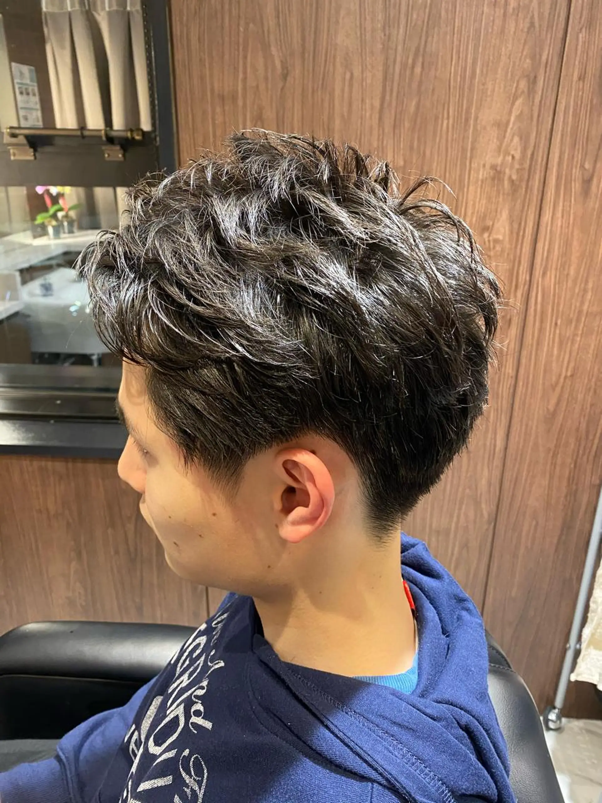 ショート 前下がりボブ ボブ ツイストパーマ 小野 大輔のヘアスタイル