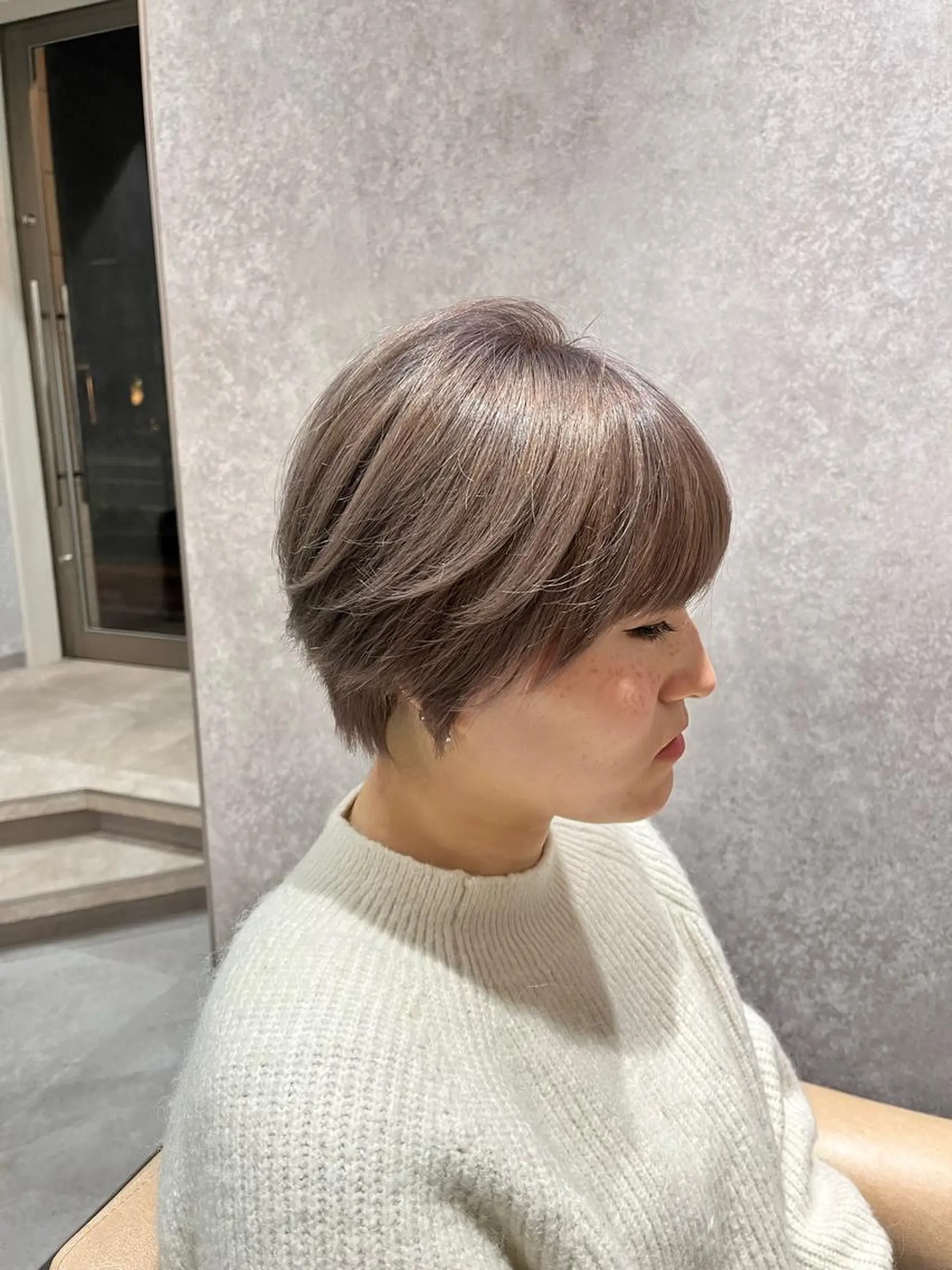 ショート カラー ベージュカラー ブリーチ ハイトーンカラー ホワイトベージュ ショートヘア カット ヘアカラー トリートメント 西林麗雄4月 空きあります！のヘアスタイル