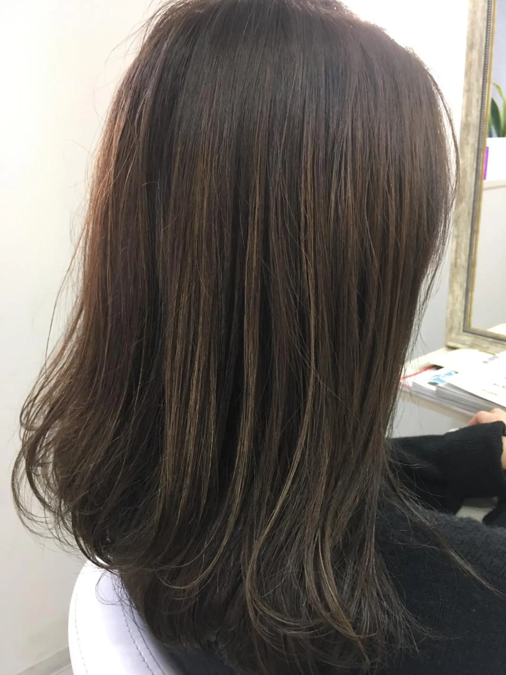 ミディアム セミロング カラー 髪質改善 中川　翔のヘアスタイル