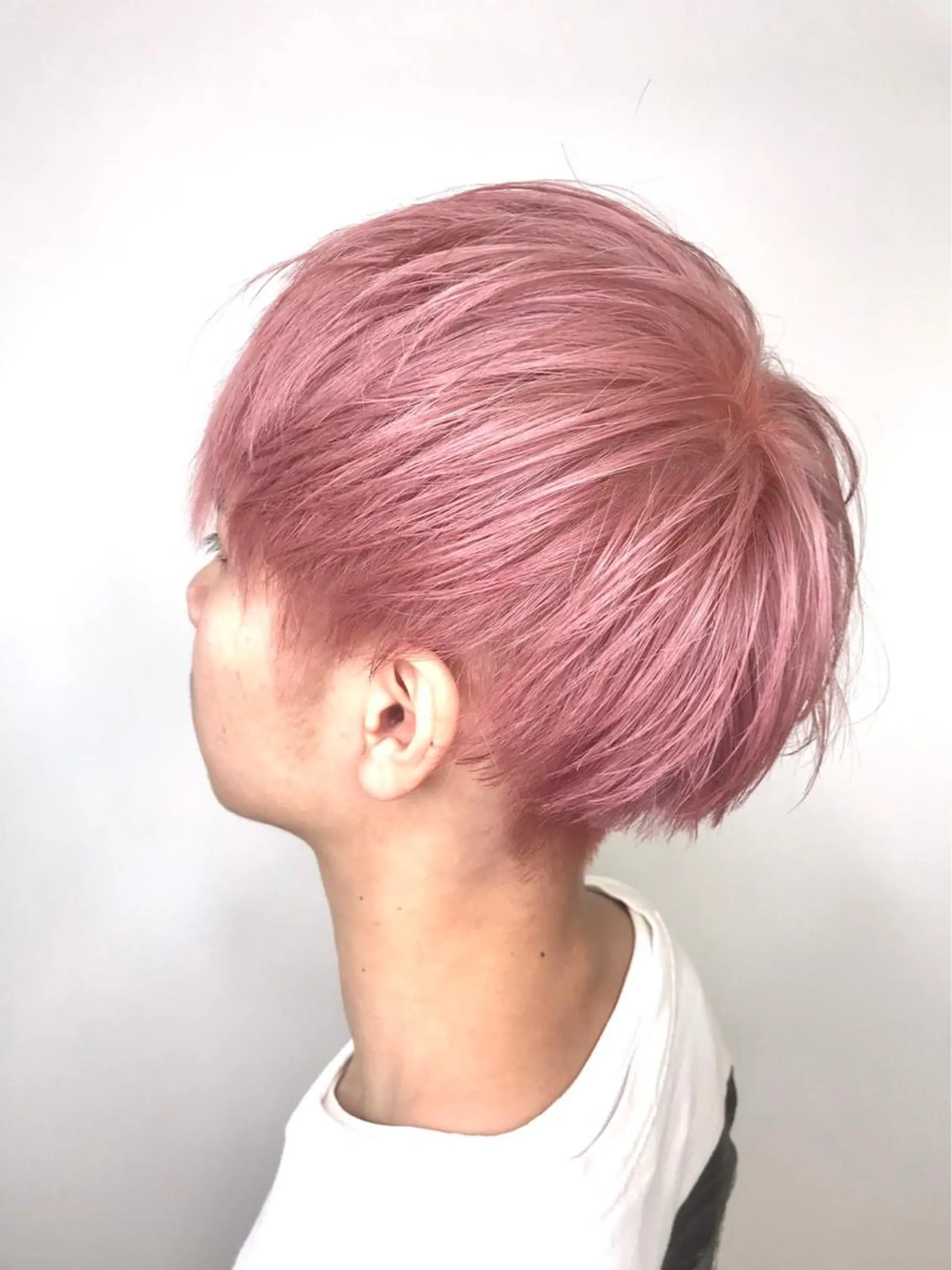 ショート 派手髪支持率No1 Eisukeのヘアスタイル