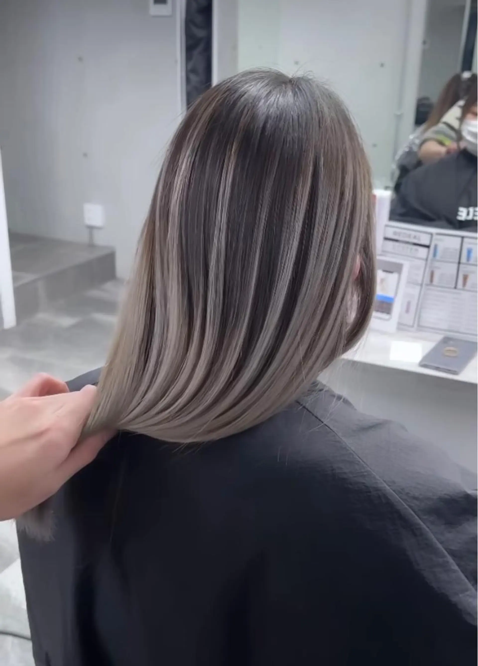 カラー 草島 友樹のヘアスタイル