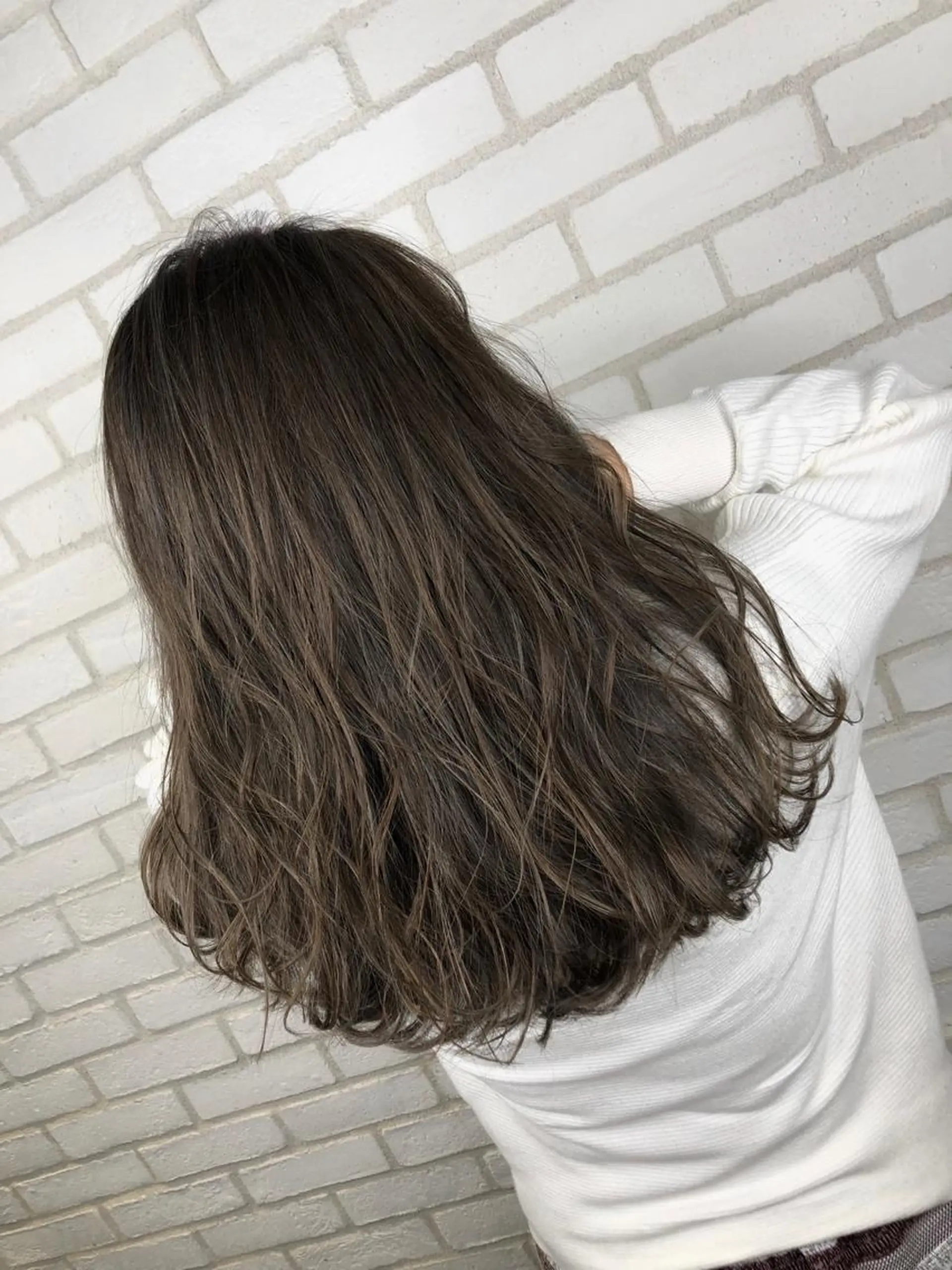 セミロング カラー 小島 侑衣のヘアスタイル