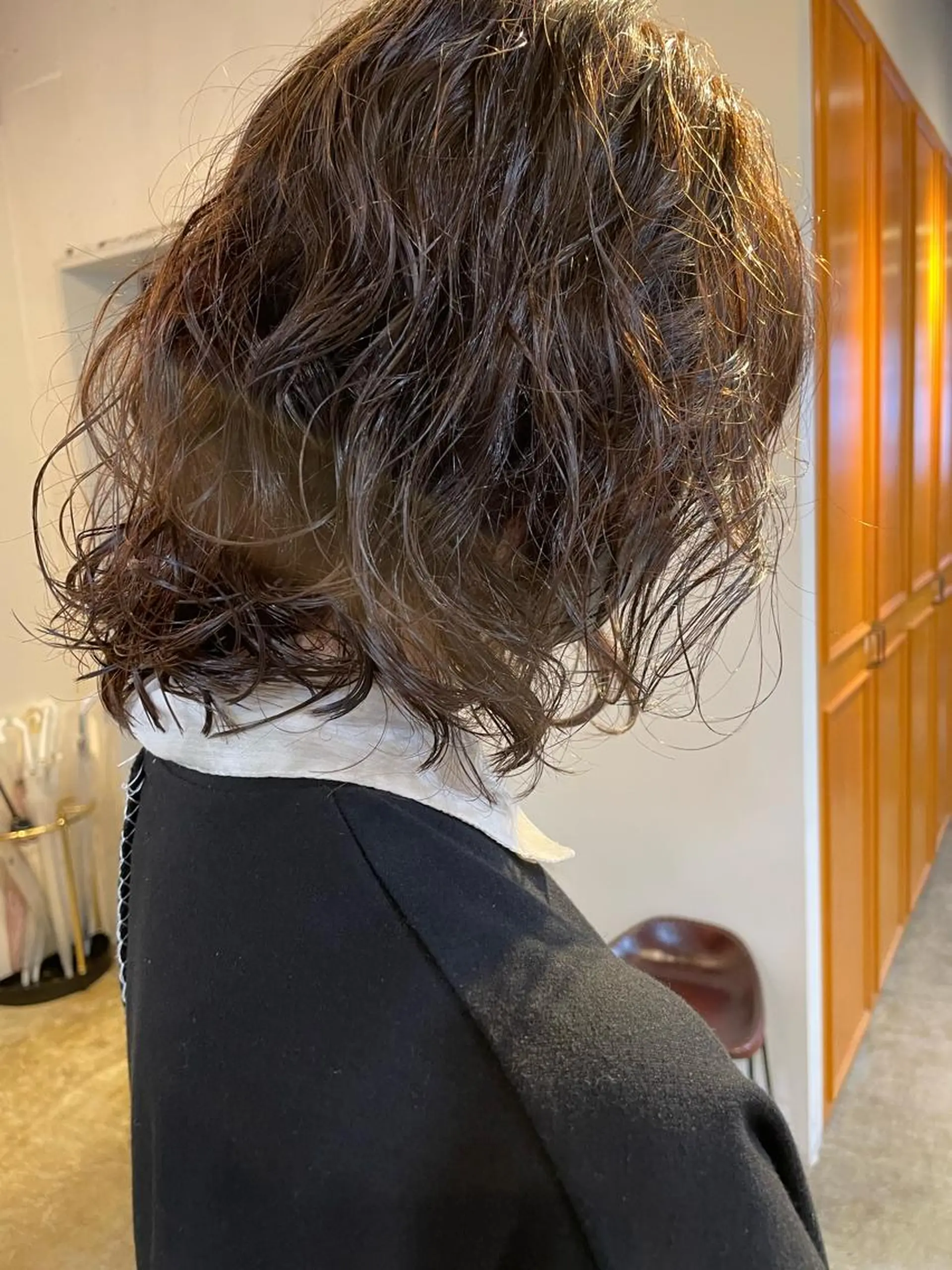 ミディアム カラー パーマ カット パーマ トリートメント レイヤー／似合わせ TAKUYAのヘアスタイル