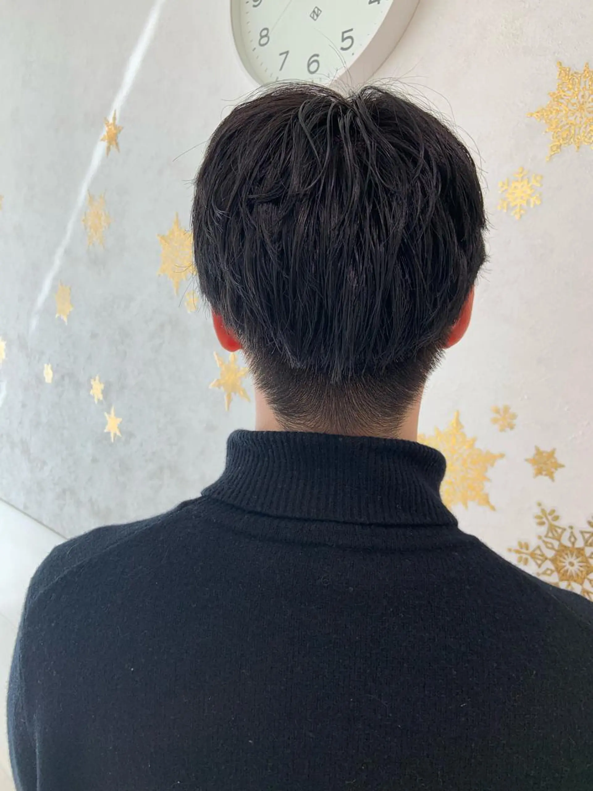 ショート カラー パーマ メンズ 黒髪 ブルーカラー ブルーブラック ニュアンスパーマ ハイトーンカラー🤍 山下 優華のヘアスタイル