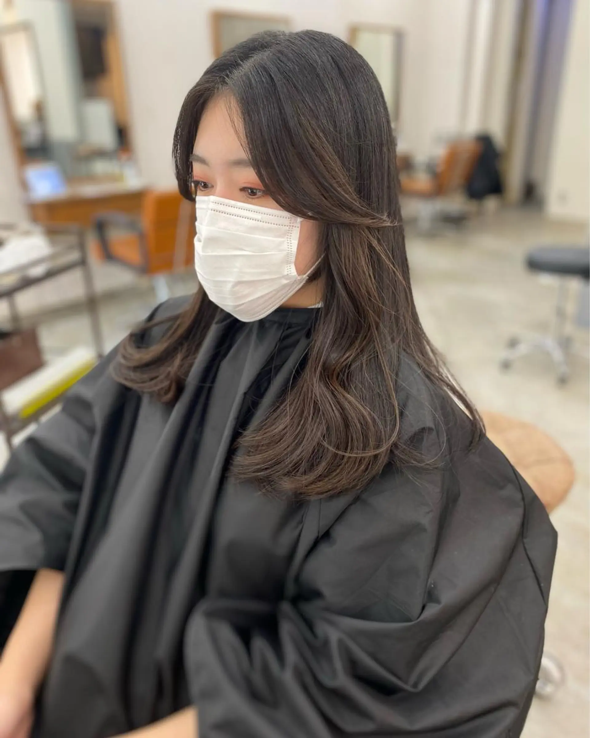 ロング カラー オリーブ/アッシュ やわらか透明感カラーのヘアスタイル