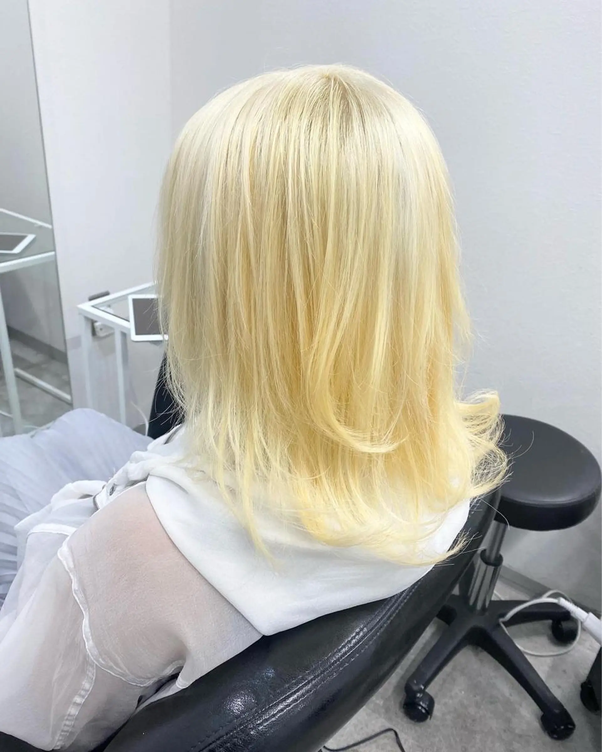 ミディアム カラー ブリーチ 抜きっぱなしブロンド ブロンド パーソナルカラー診断 ホワイトカラー美座尊のその他イメージ