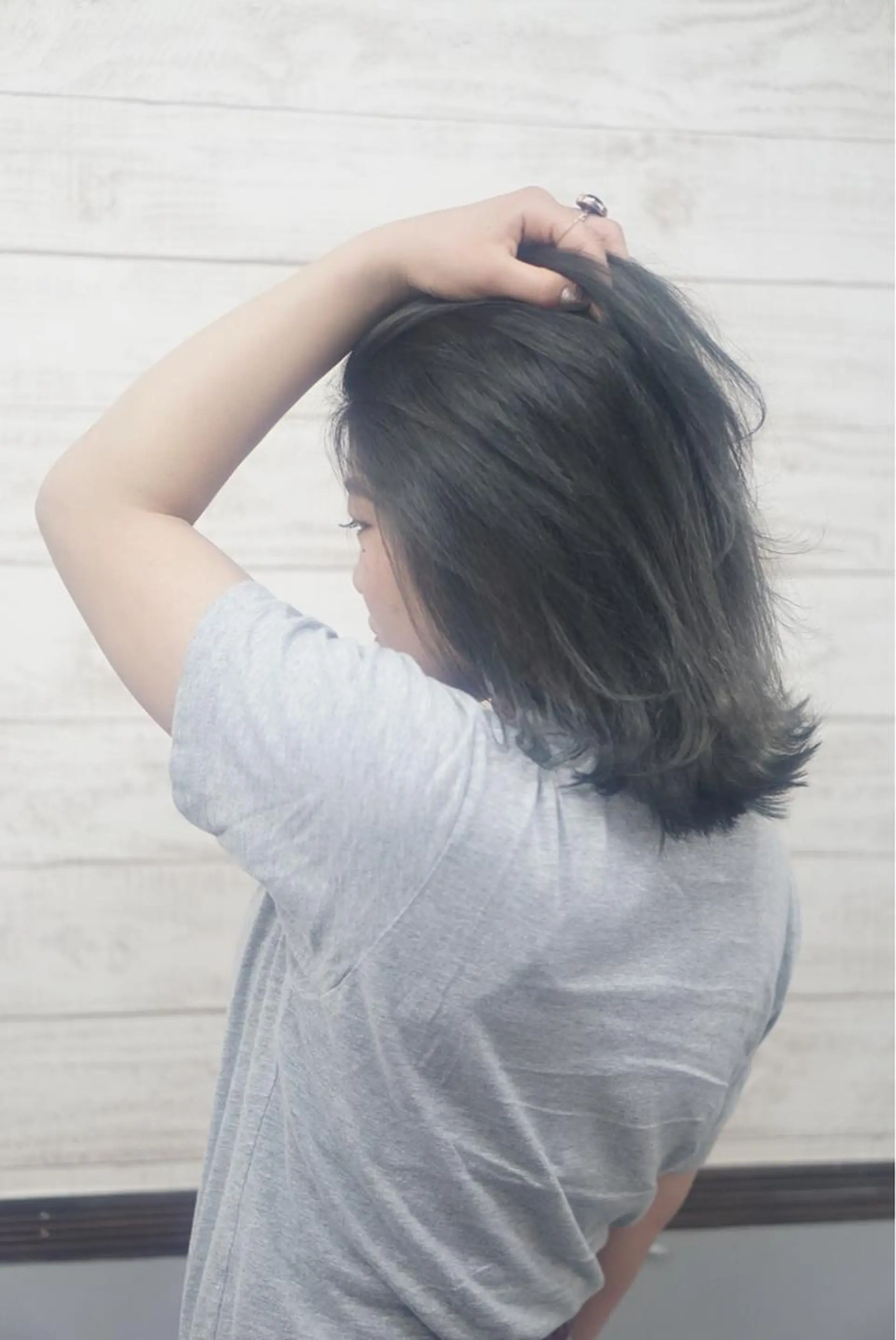 ミディアム カラー ヘアアレンジ ダークグレー ダークグレージュ グレージュ 外ハネヘア 枝毛カット＆髪質改善 満足NO.1岡しゃんのヘアスタイル