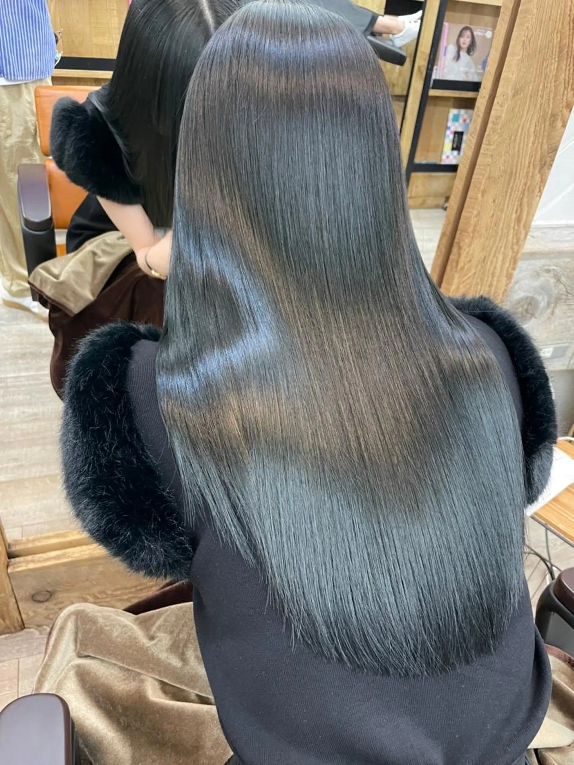 ミディアム カラー ヘアアレンジ パーマ アディクシーカラー アッシュ バレイヤージュ ベージュカラー ブリーチ newi grande 横浜店のヘアスタイル