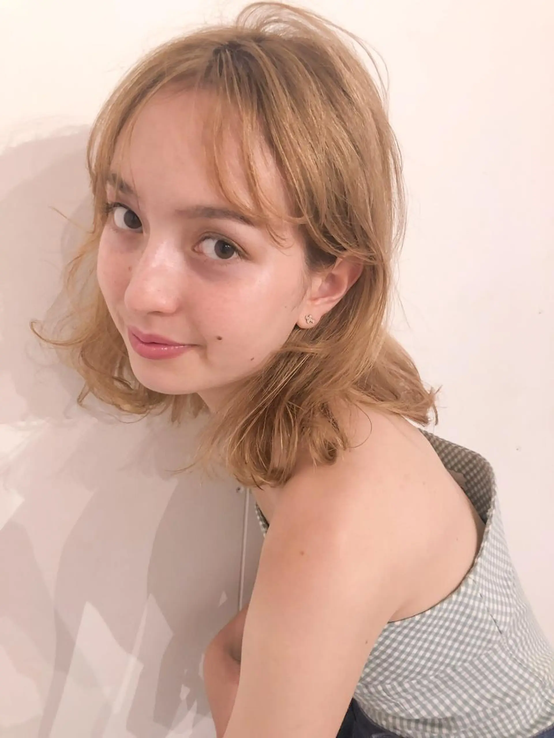 セミロング カラー ベージュカラー ブリーチ 艶髪/モテヘア🎀 MIHOのヘアスタイル