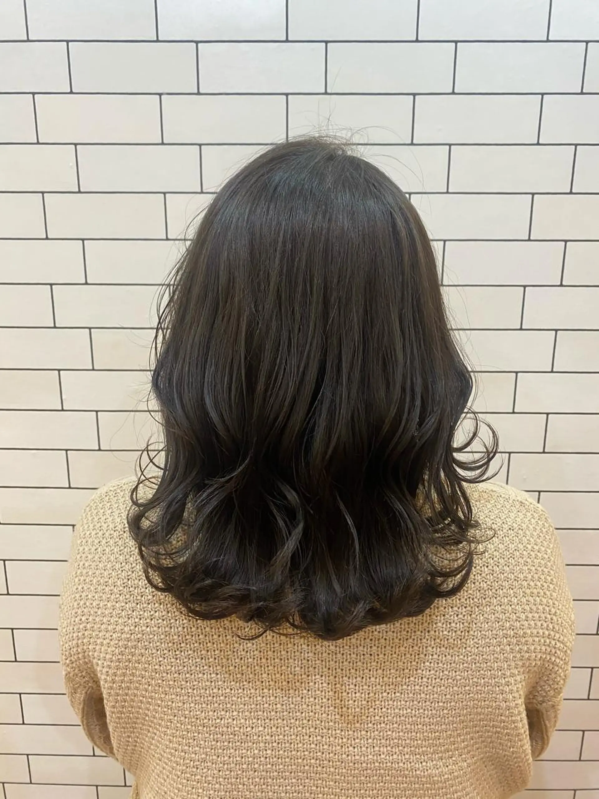セミロング カラー グレージュ カット ヘアカラー トリートメント TAI透明カラー 柔らかい縮毛矯正のヘアスタイル