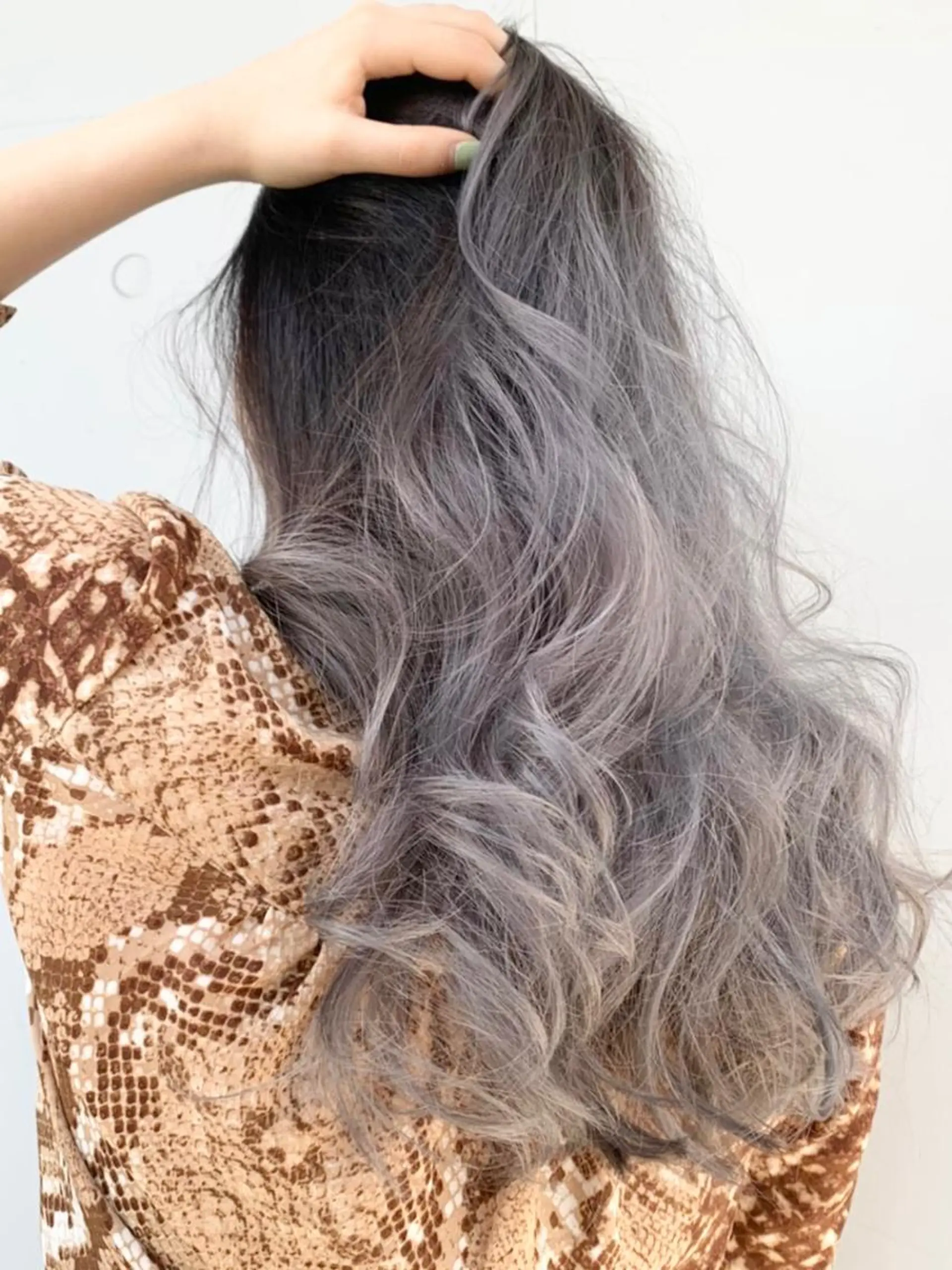 ロング カラー アディクシーカラー アッシュ ブリーチ ケアブリーチ ダブルカラー カット ヘアカラー トリートメント もにか🌞原宿/渋谷 🌝ブリーチカラーのヘアスタイル