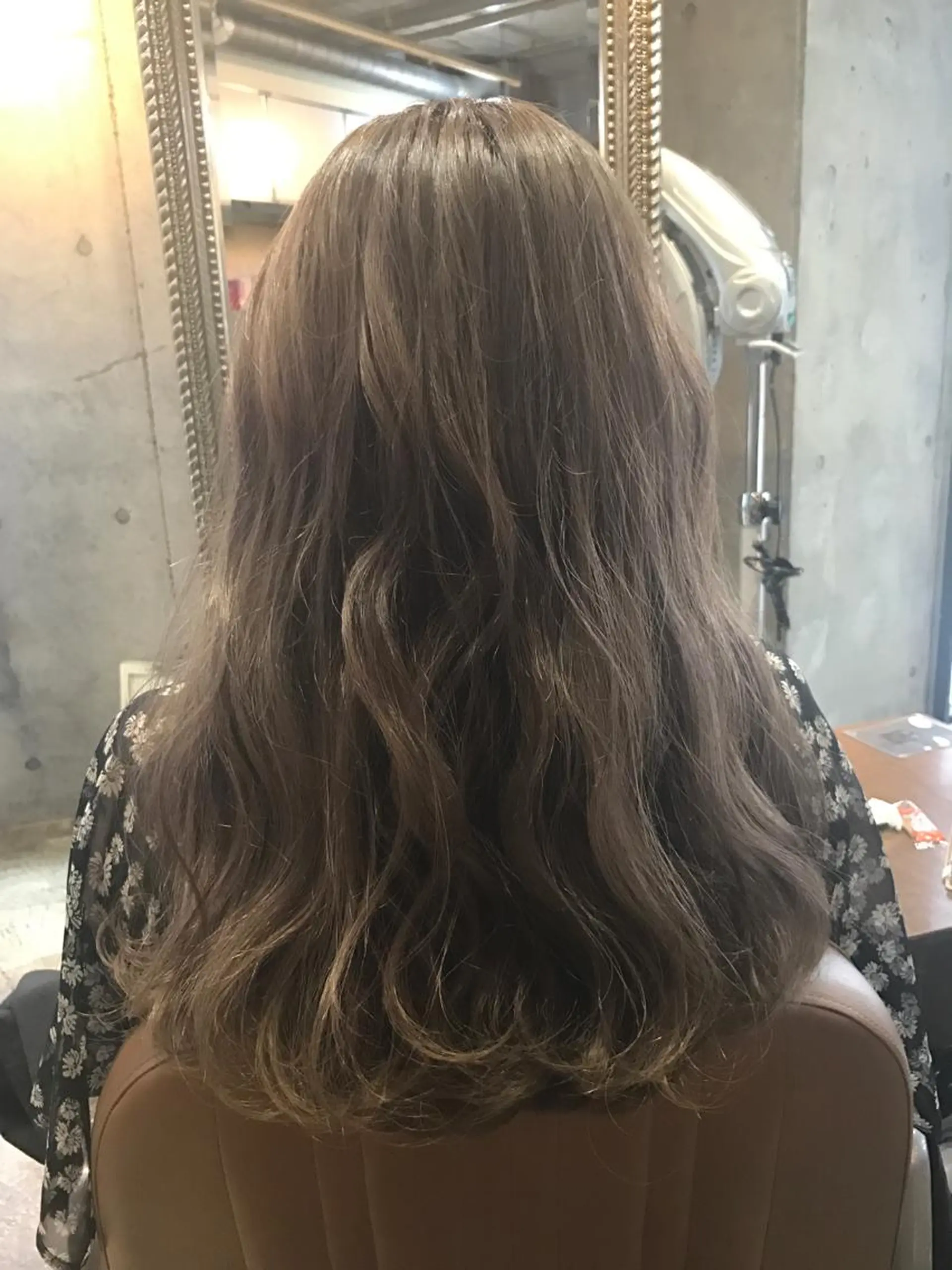 ミディアム カラー パーマ ヘアアレンジ メンズ キッズ ネイル マツエク・マツパ ベージュカラー ダブルカラー サロンドミルク 原宿のヘアスタイル