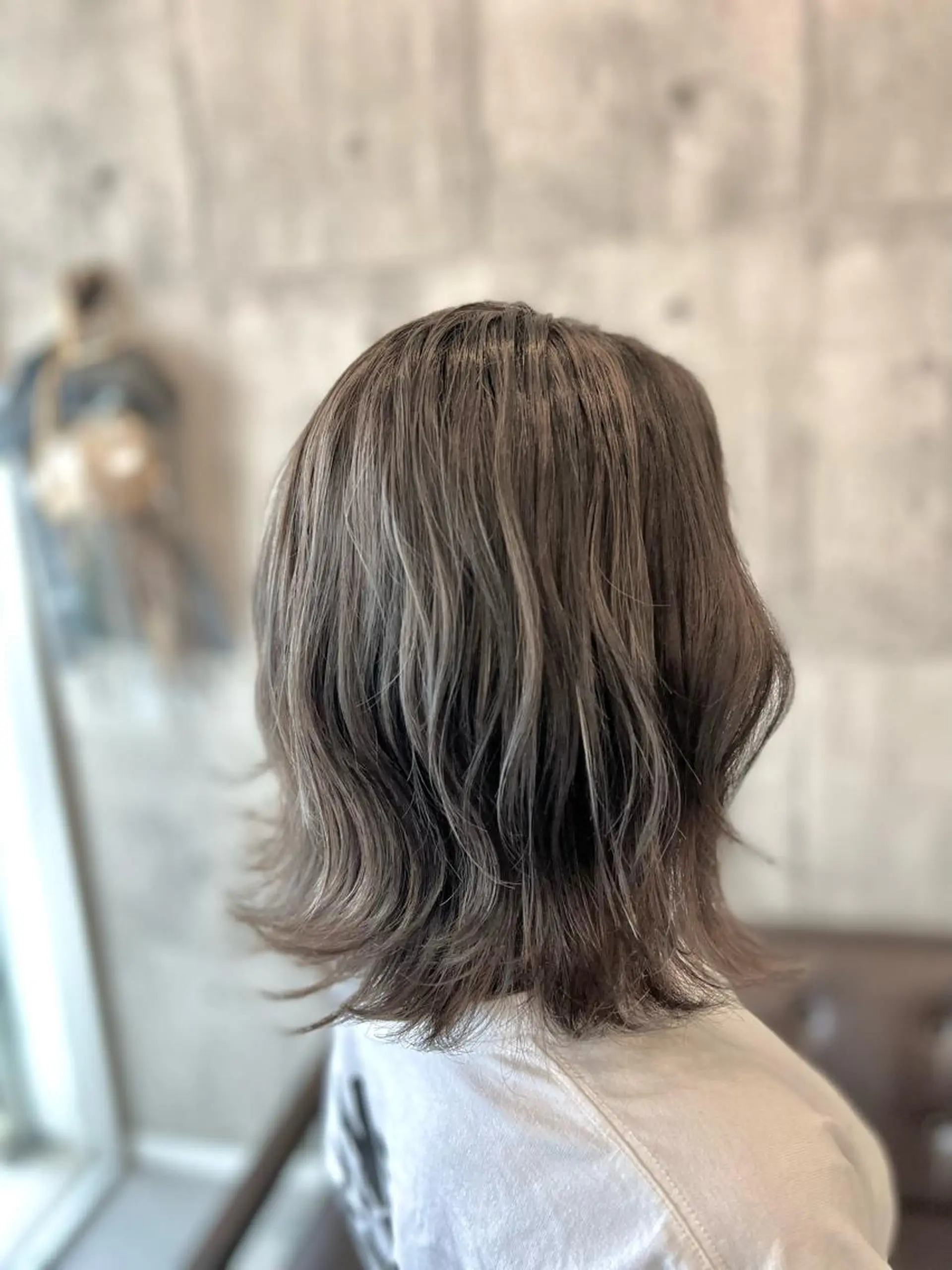 ミディアム カラー アッシュ アッシュブラウン ベージュカラー ブラウンカラー 透明感カラー ヘアカラー トリートメント Style Tのヘアスタイル