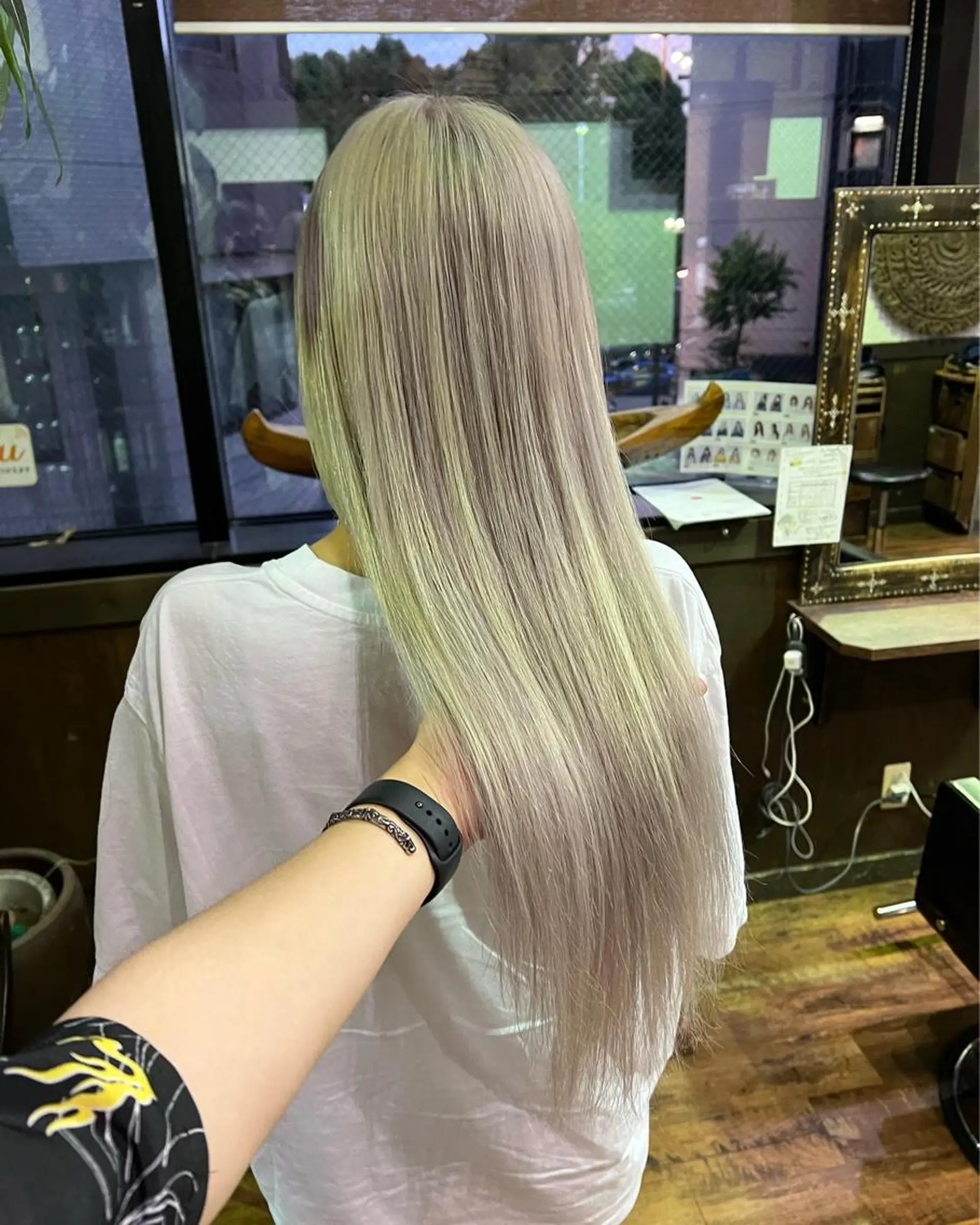 ロング カラー ブロンド ハイライトカラー ホワイトブロンド エクステ ハイライト ヘアカラー エクステ PSY(サイ)所属・PSY(サイ)池袋 金田尚久🎨のヘアスタイル