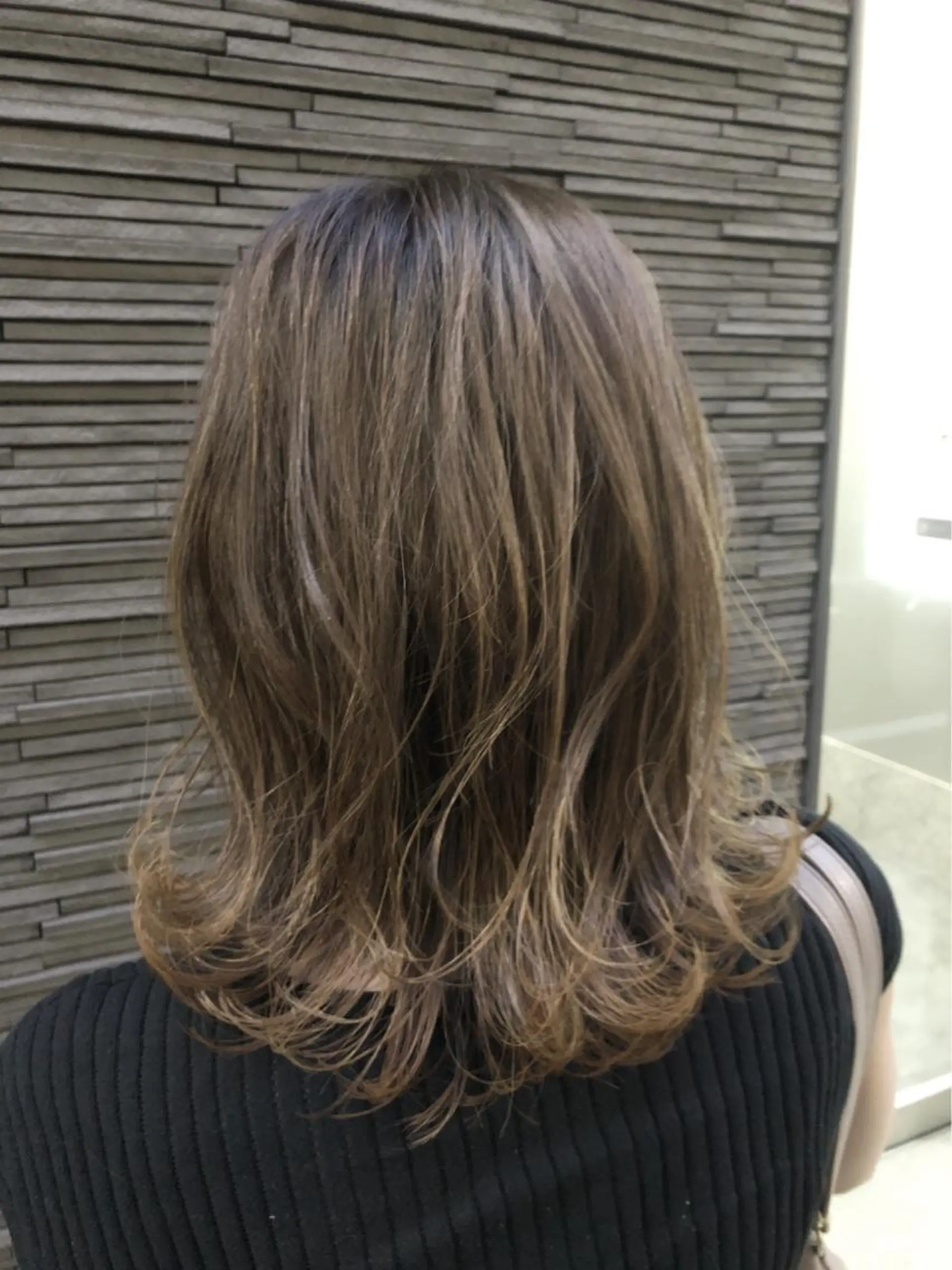 ミディアム カラー グレージュ ハイライトカラー ハイライト ヘアカラー トリートメント ブリーチ縮毛矯正/ デサキ ショウヘイのヘアスタイル