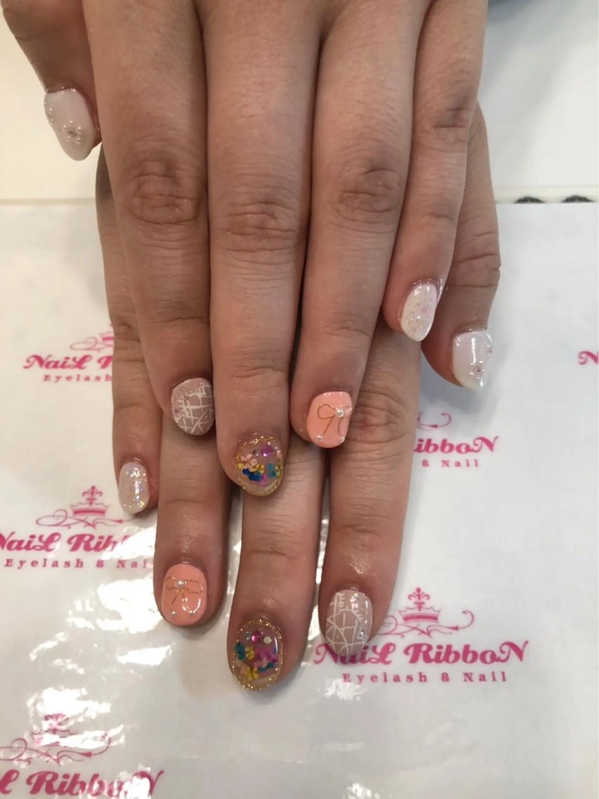 ネイル ネイルリボン 受付スタッフのネイルデザイン
