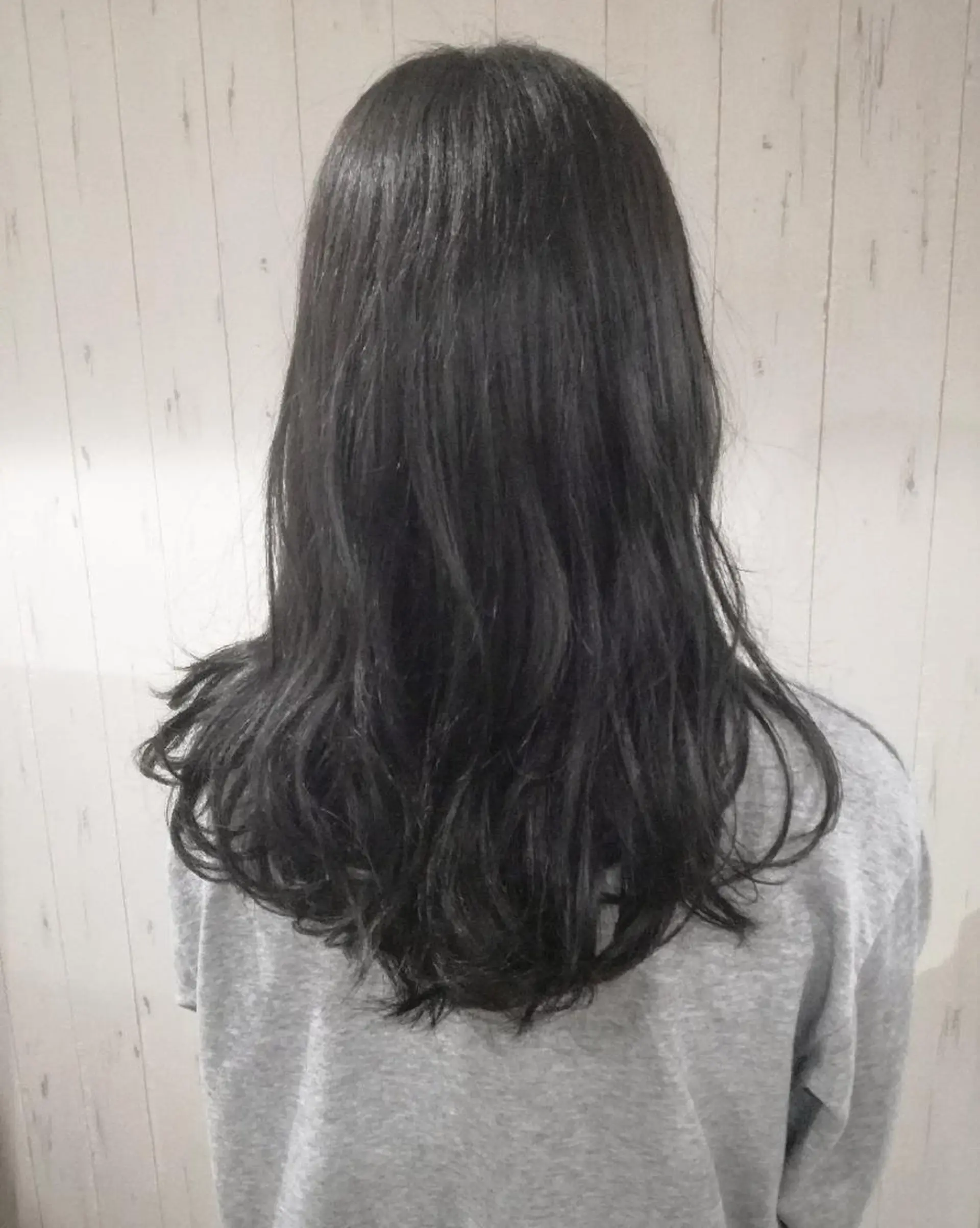 ロング カラー グレージュ 西川 敏夫のヘアスタイル