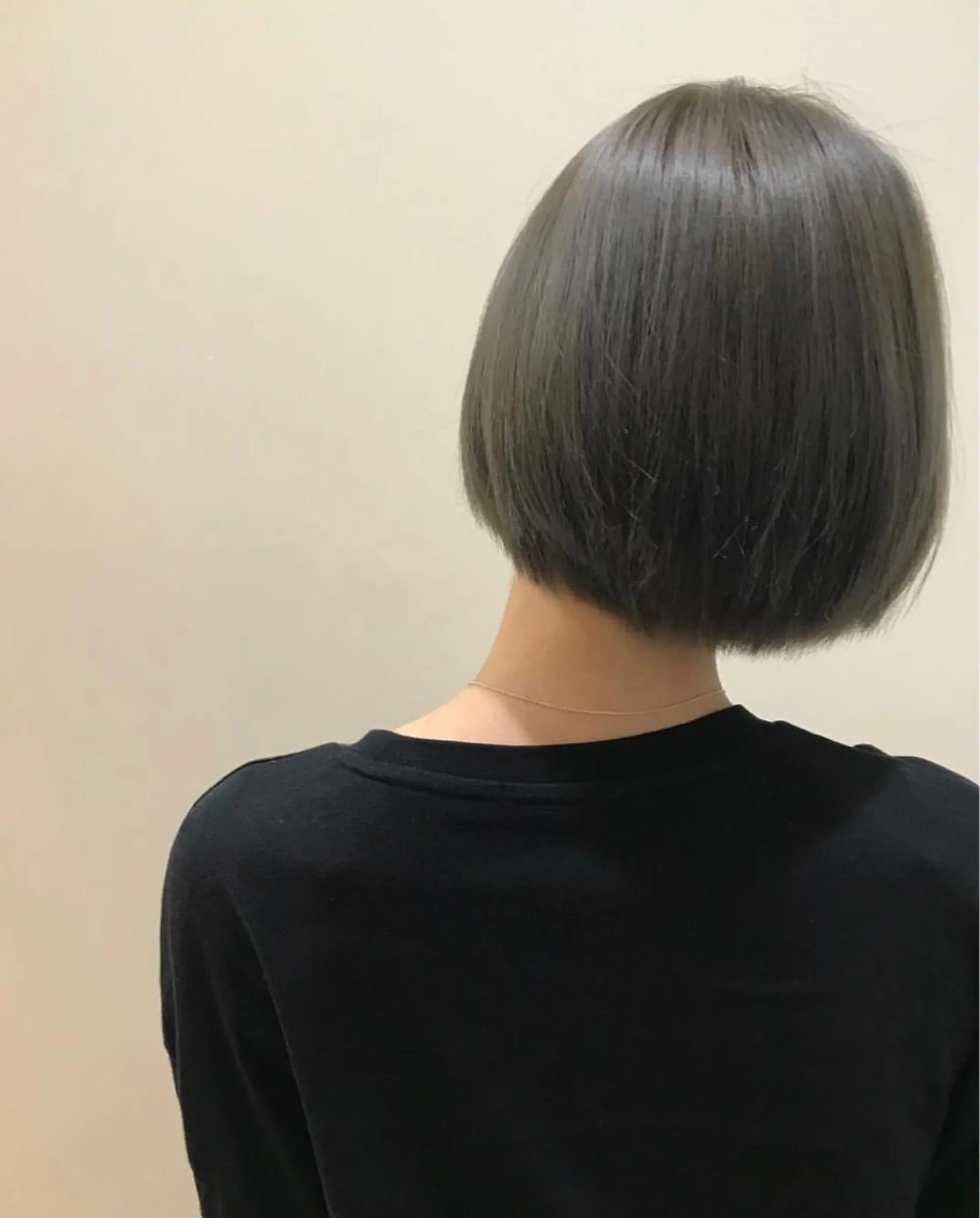 ショート カラー ヘアアレンジ アッシュ 福壽 優奈のヘアスタイル