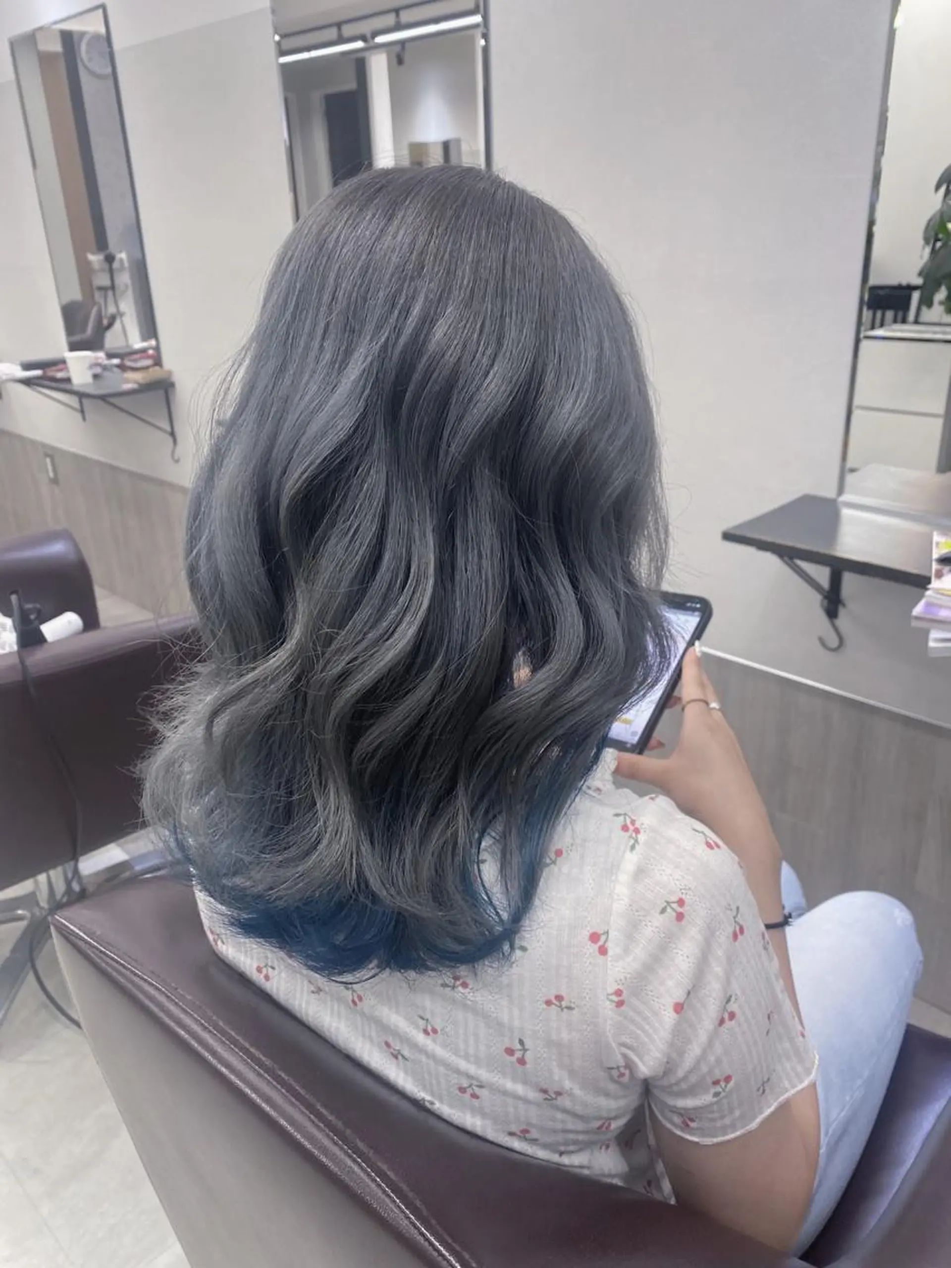 ミディアム カラー ブリーチ グレージュ ハイトーンカラー ラベンダーカラー ネイビーカラー jill by gisel＿奥家のヘアスタイル