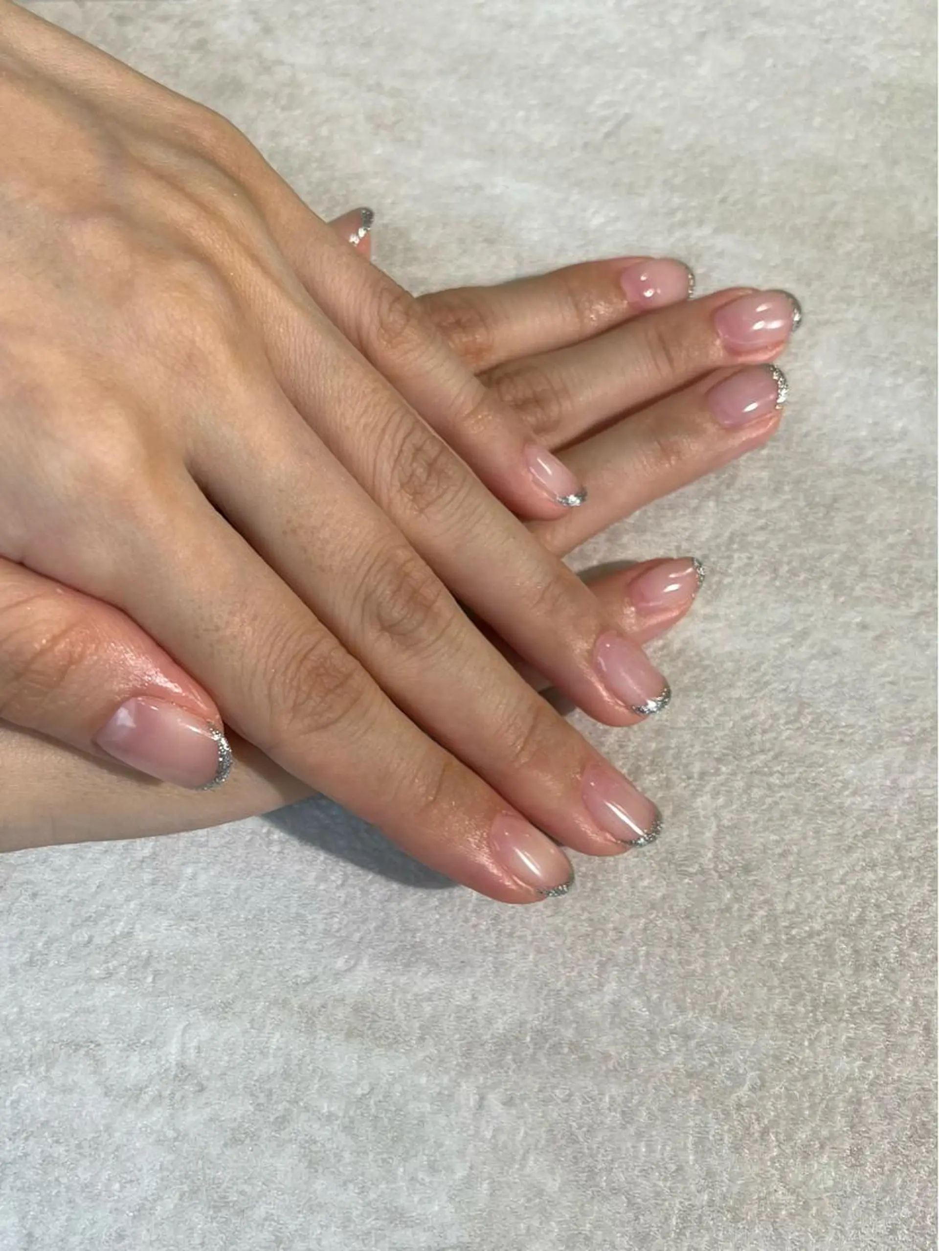 ネイル フレンチネイル ラメ(グリッター) シルバー 小川 奈々花のネイルデザイン