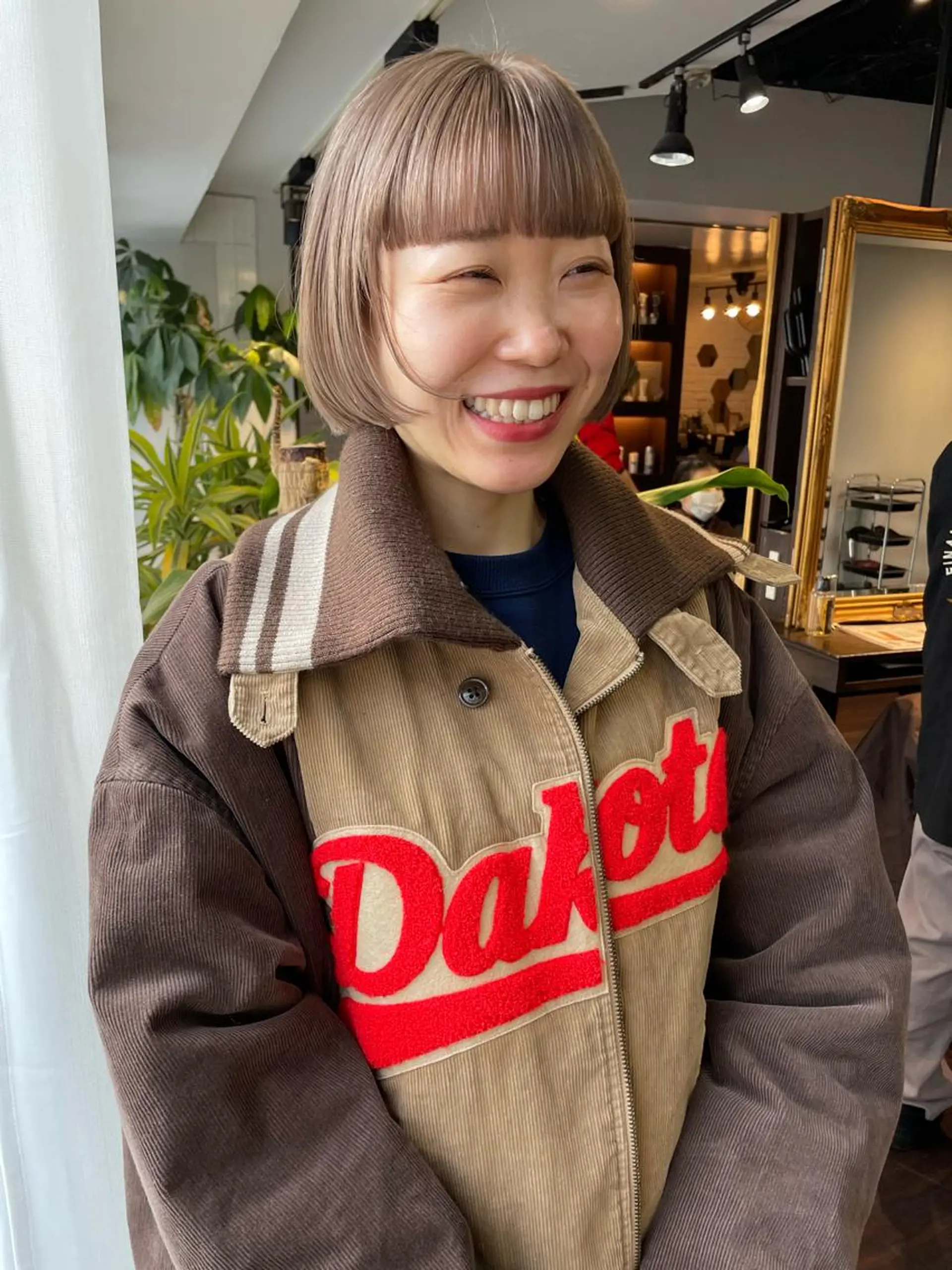 ミディアム オカモト ミユウのヘアスタイル