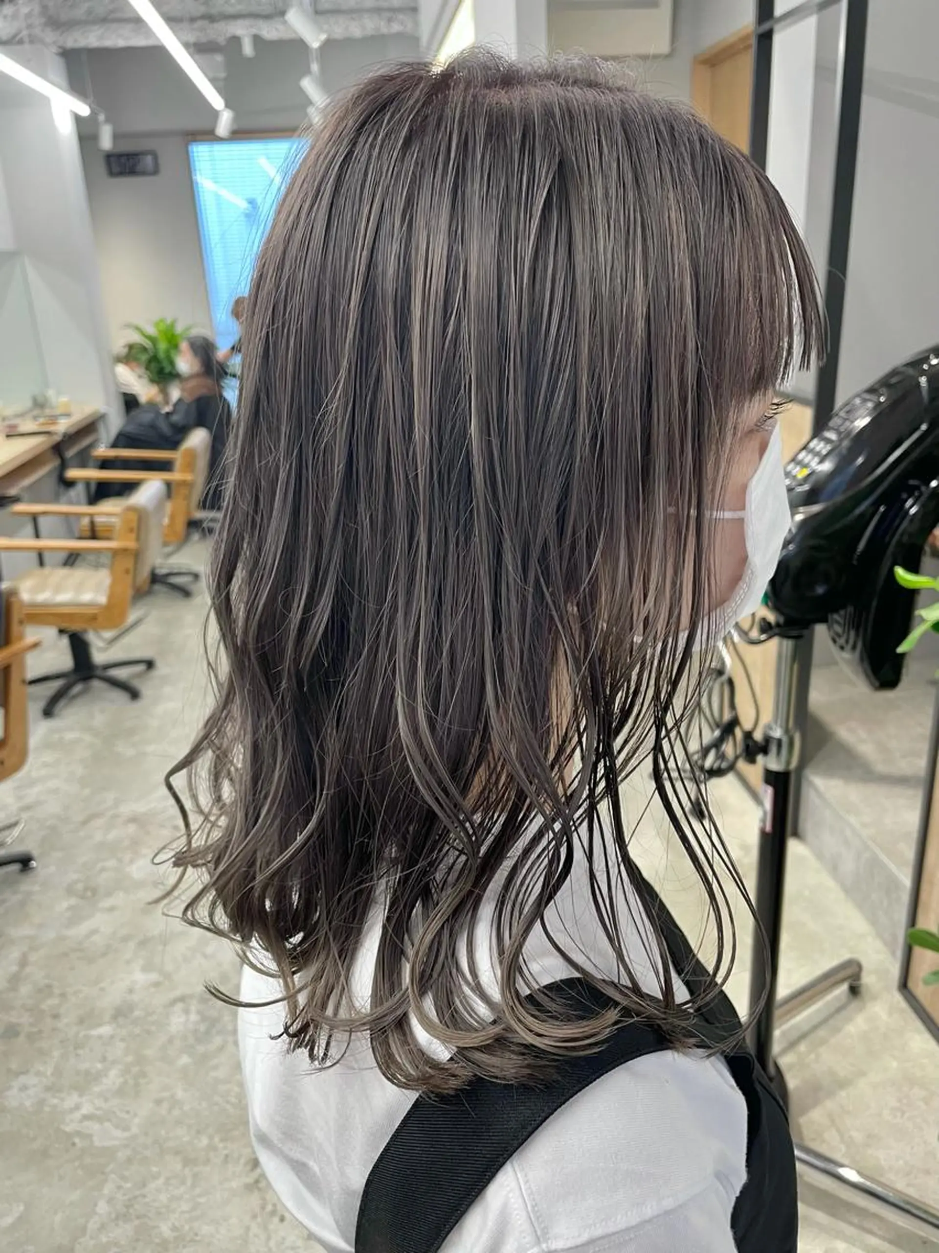 セミロング SAEKI【ior 】北千住店ブリーチのヘアスタイル