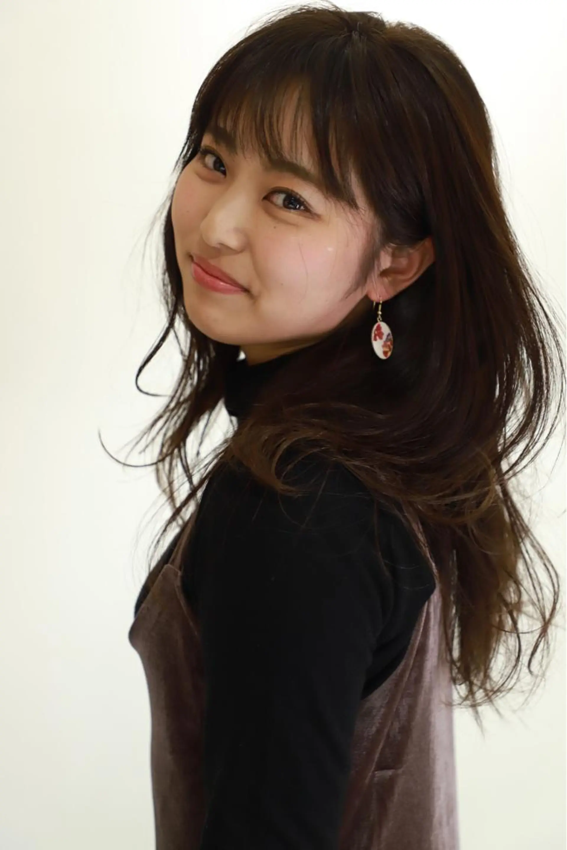 セミロング カラー パーマ 岡元 朗弘のヘアスタイル