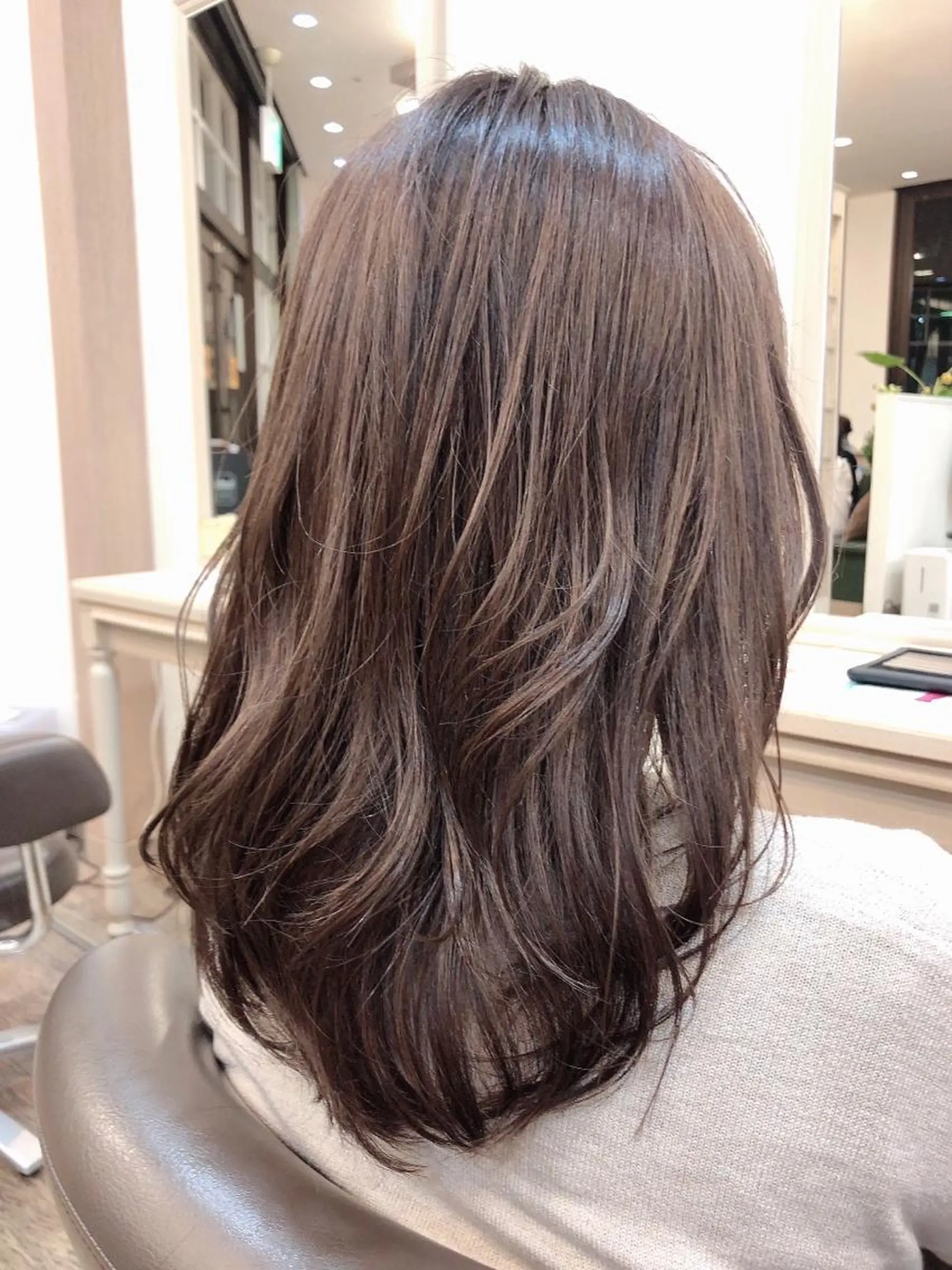 セミロング カラー グレージュ ミルクティーグレージュ ヘアカラー 尚平 40代からの 髪質改善専門のその他イメージ