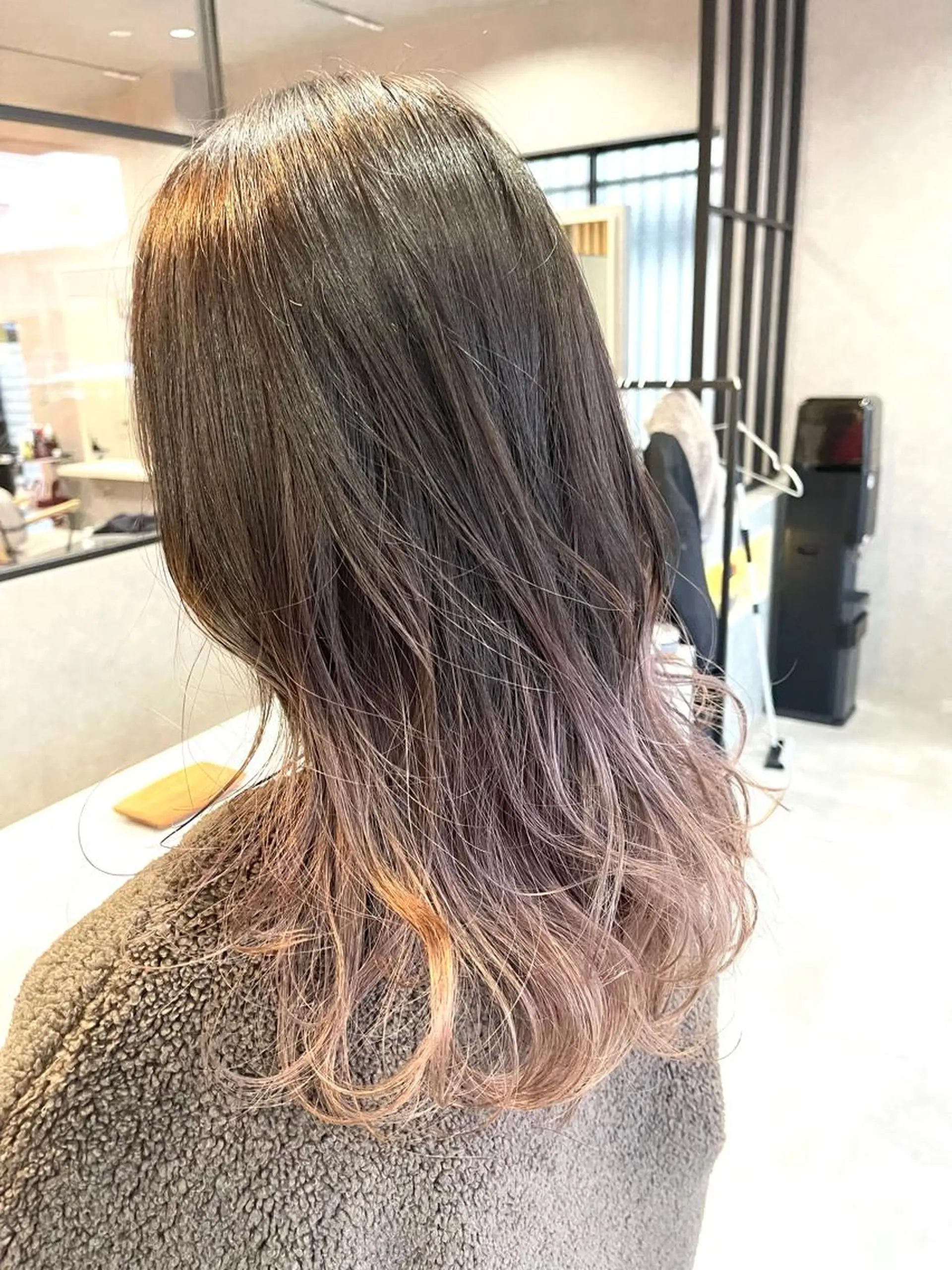 セミロング カラー カット ヘアカラー トリートメント 一ノ瀬 暁のヘアスタイル