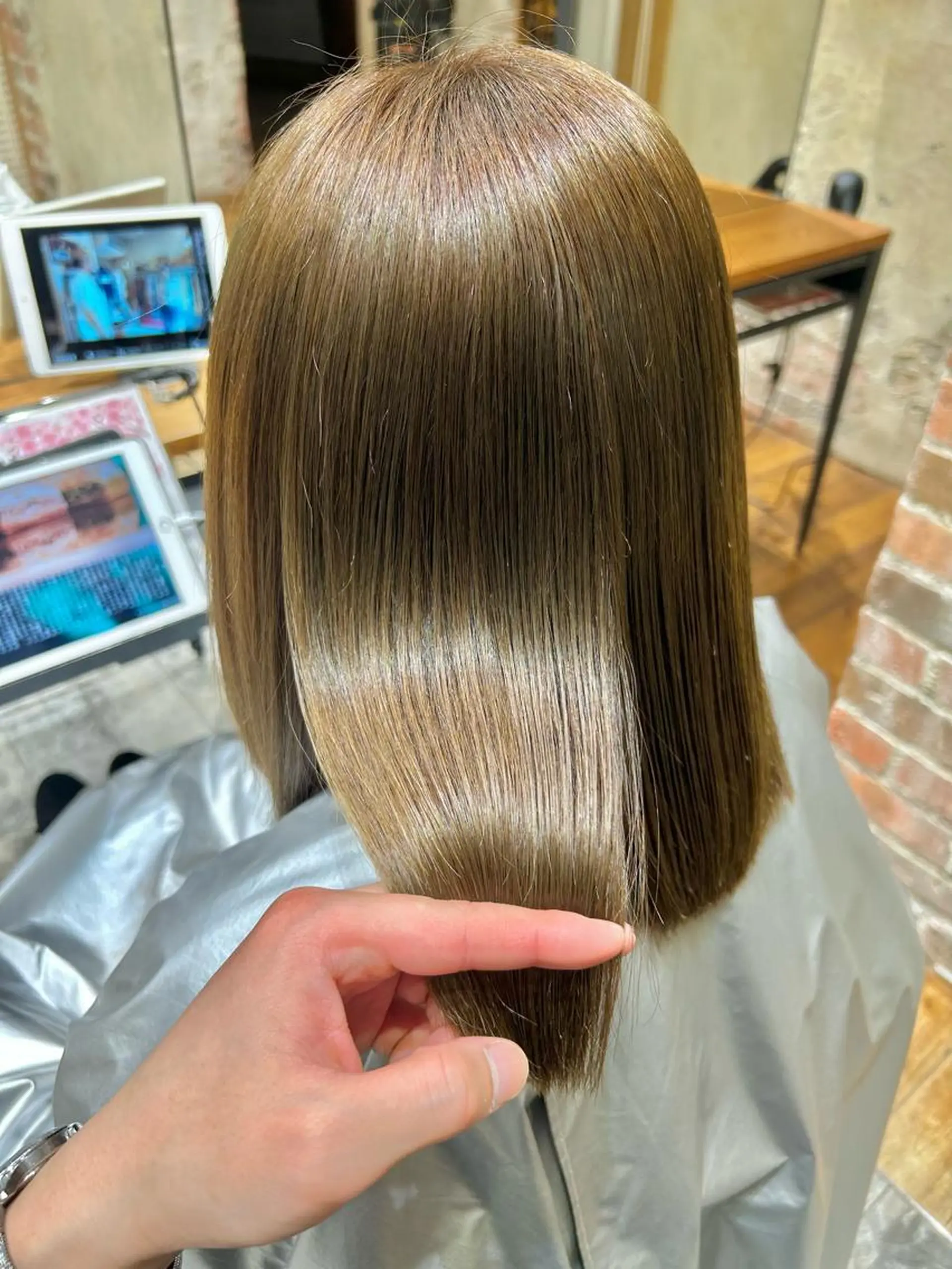 ミディアム カラー パーマ ブリーチ ケアブリーチ ダブルカラー イヤリングカラー ハイライトカラー カット ヘアカラー 縮毛矯正 トリートメント 新宿✨顔周りカット 韓国ヘア/坂本亜裟海のヘアスタイル