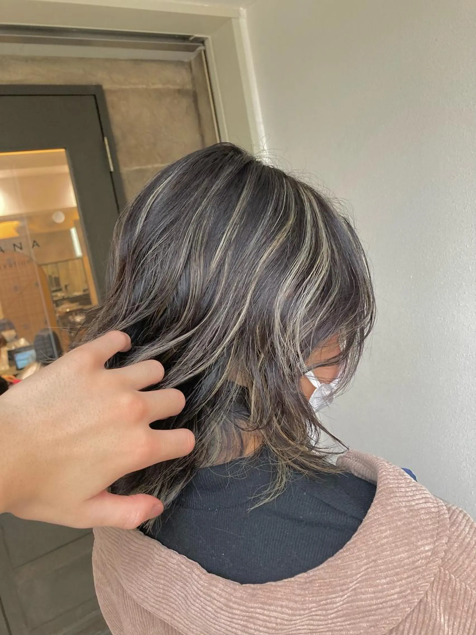 ミディアム ハイライト 茨木市駅徒歩5分 小林龍之介のヘアスタイル