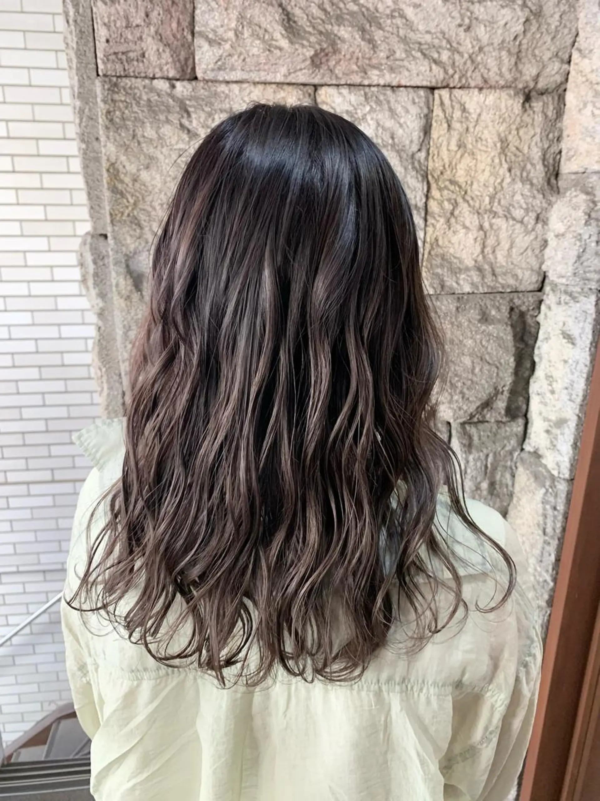 セミロング カラー 蓮見  友里のヘアスタイル
